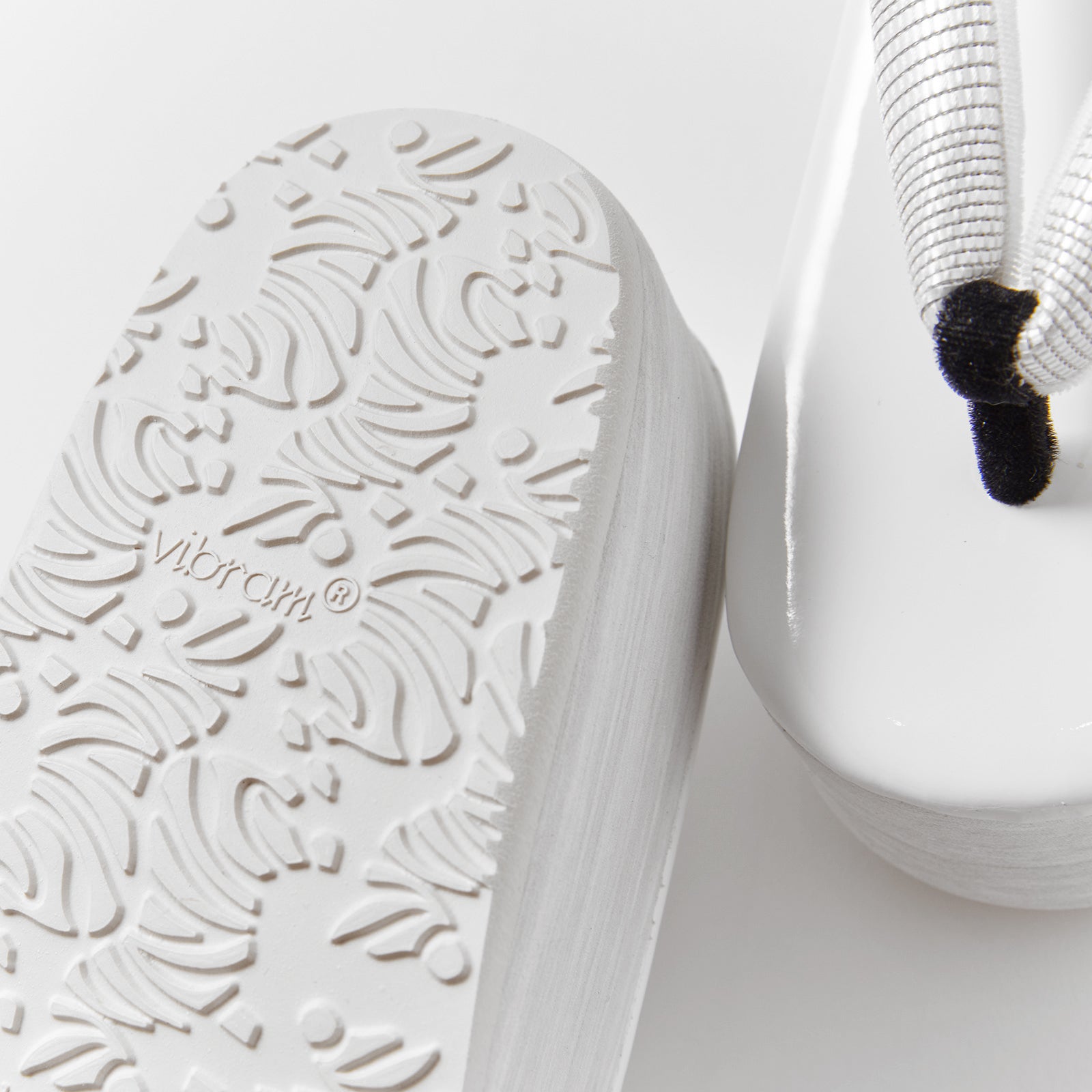 Thick-soled sandals, white (Hishiya x KAPUKI): Karen Blosso | Sandals