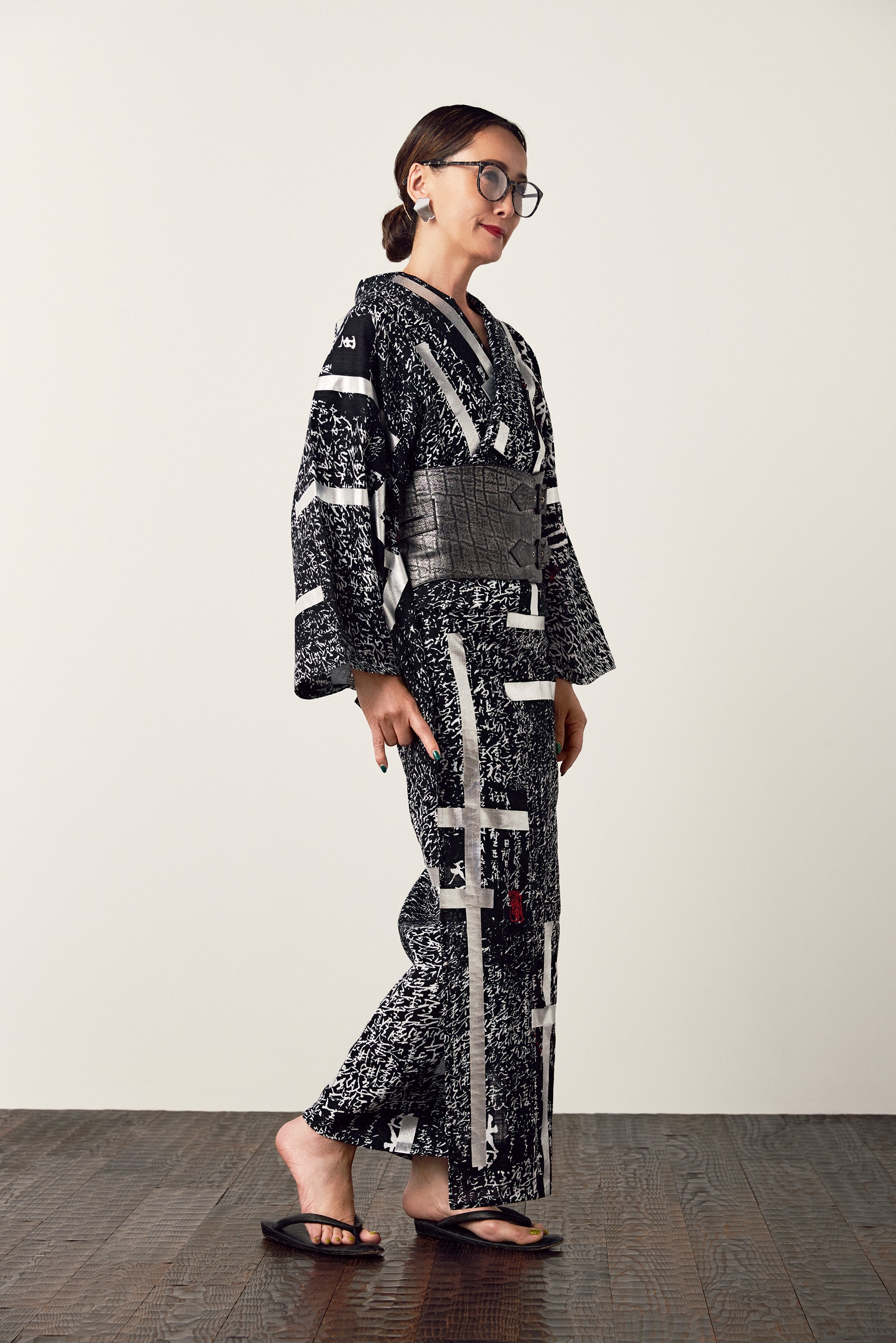 浴衣 誉田屋源兵衛 「お遍路破れ格子」 黒銀