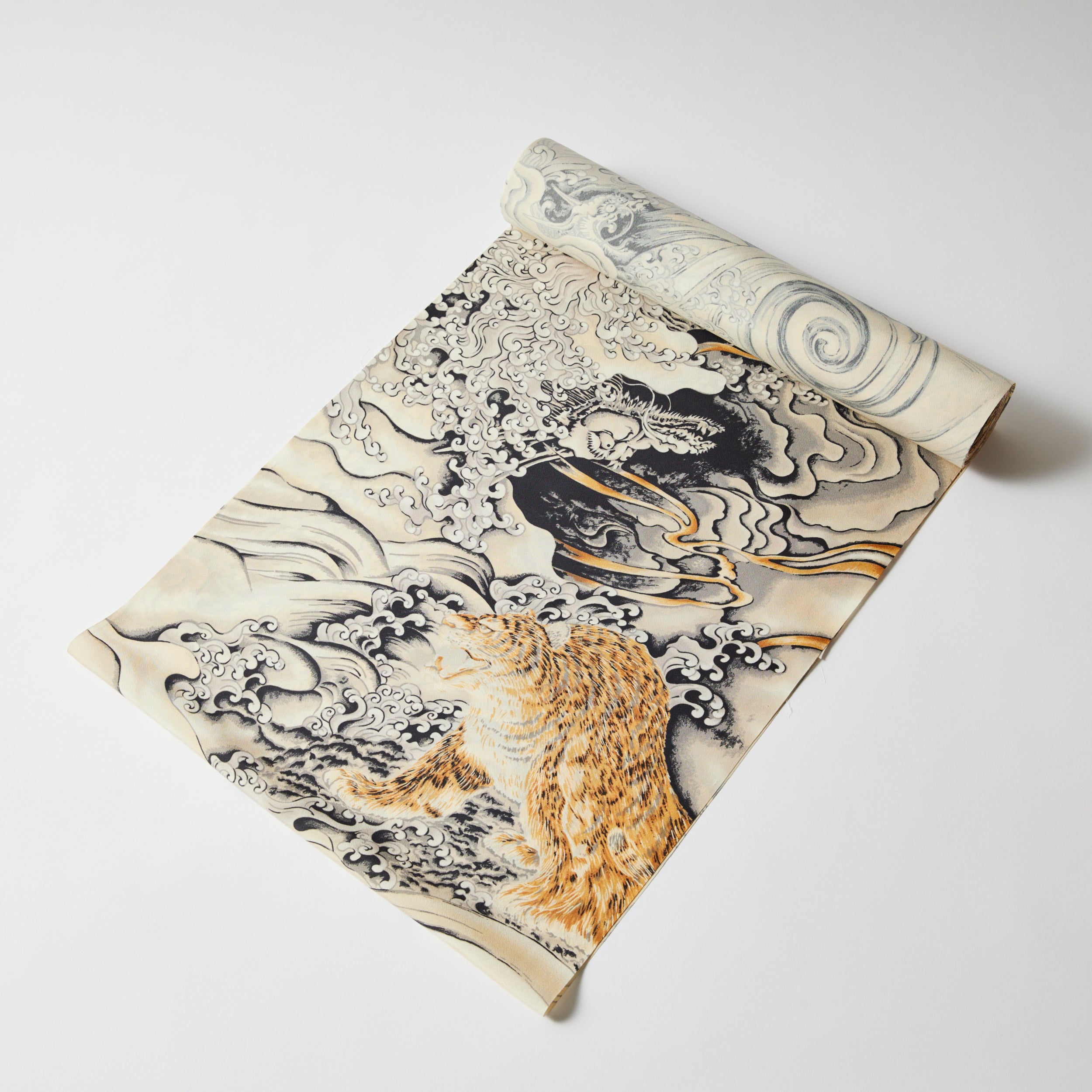 Dragon and Tiger (Okaju): Long undergarment | Pure silk | Wide width