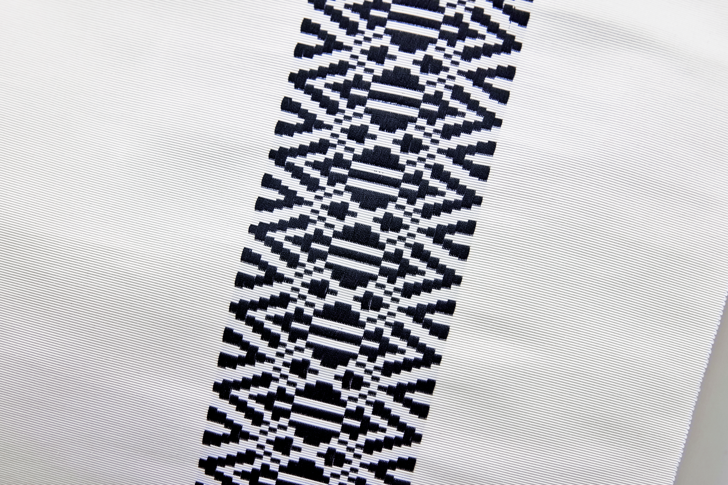 Single Dokko Black and White (Nishimura Orimono): Nagoya Obi | 8 Sun | Hakata-ori | Kenjo pattern | Pure silk (tailoring fee included)