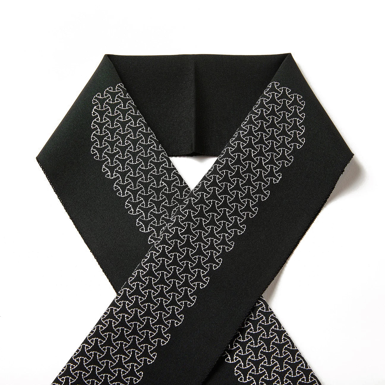 半衿|組技 黒地/白 |KAPUKI|アンティーク復刻柄