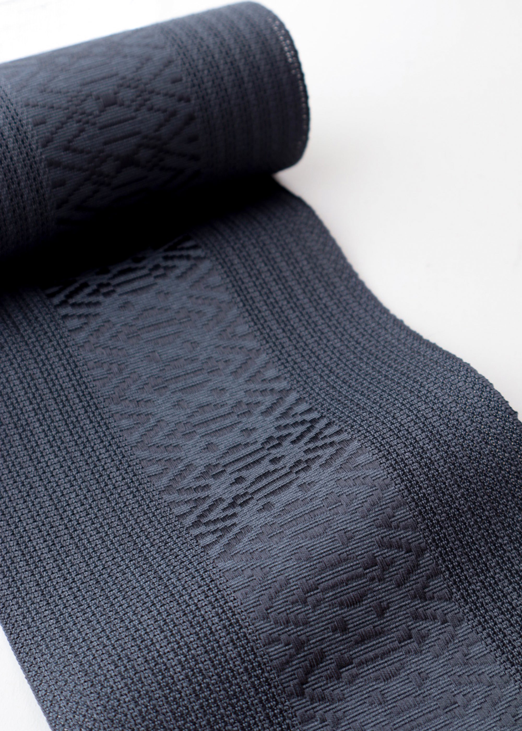Coarse cloth Daiikken White and black (Nishimura Textiles): 4-inch single cloth | Half-width obi | Coarse cloth