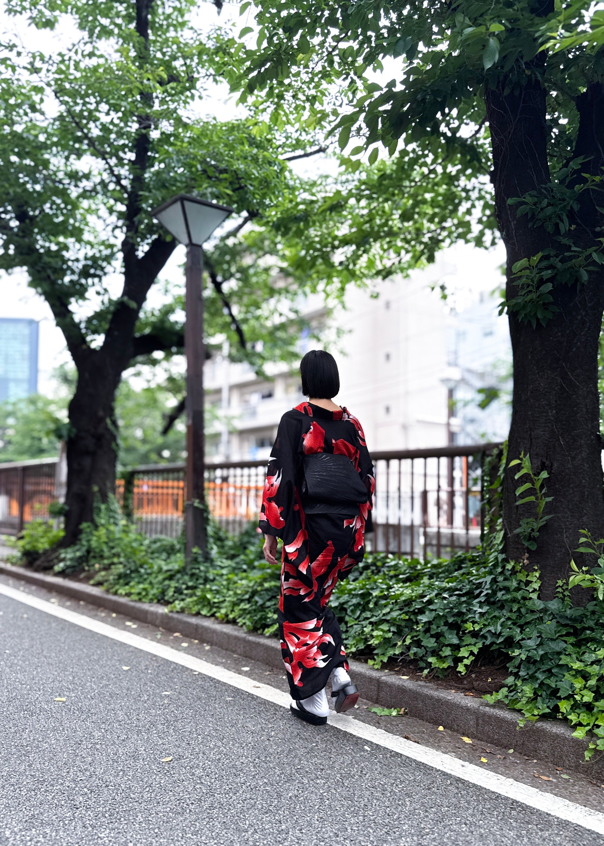 金魚 黒地赤(誉田屋源兵衛 ):浴衣
