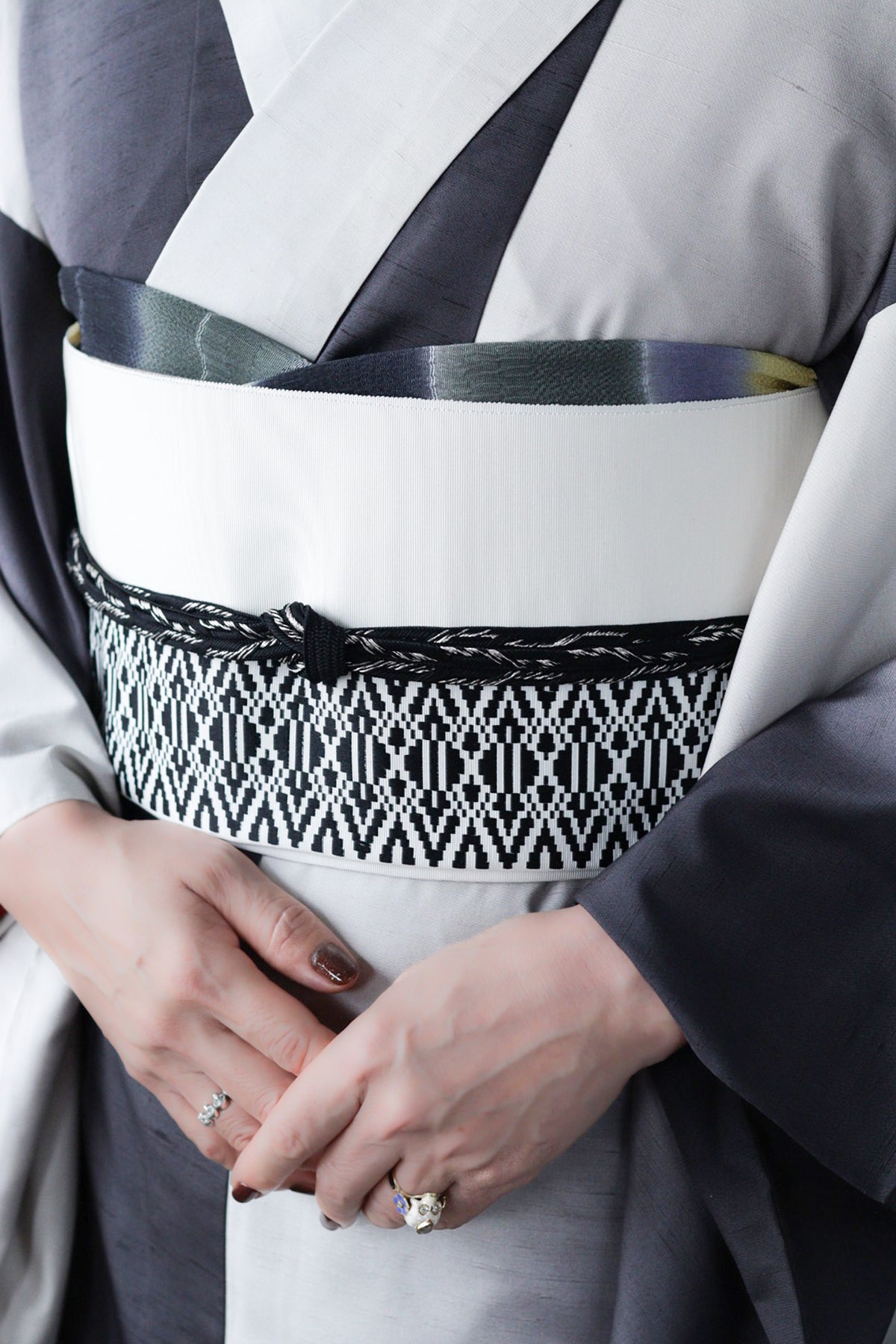 Single Dokko Black and White (Nishimura Orimono): Nagoya Obi | 8 Sun | Hakata-ori | Kenjo pattern | Pure silk (tailoring fee included)