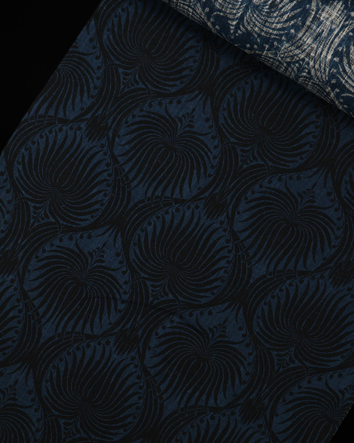 Asayo Arabesque Pattern Navy Blue and Black (Komutaya Genbei): Hemp Cloth | Kimono