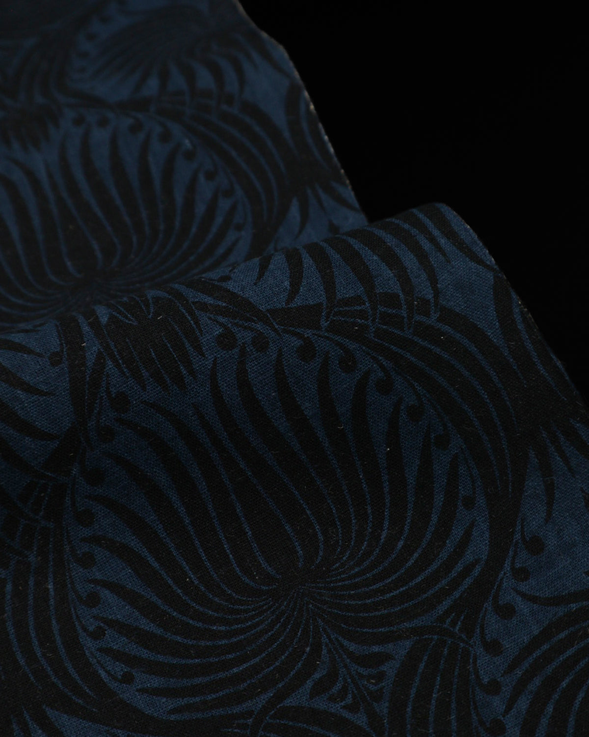 Asayo Arabesque Pattern Navy Blue and Black (Komutaya Genbei): Hemp Cloth | Kimono