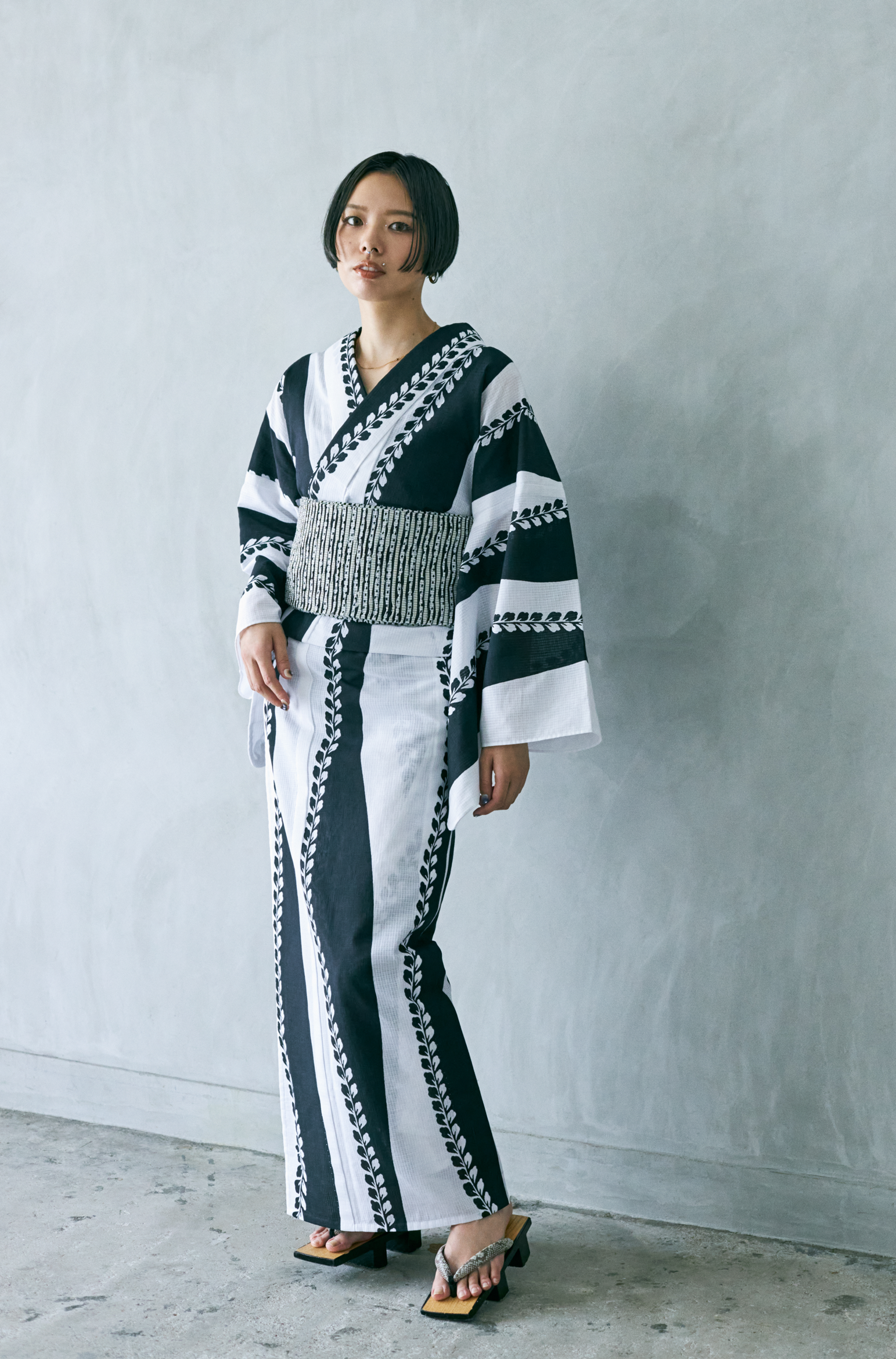 Black Tatewaku Wisteria (KAPUKI original): Yukata