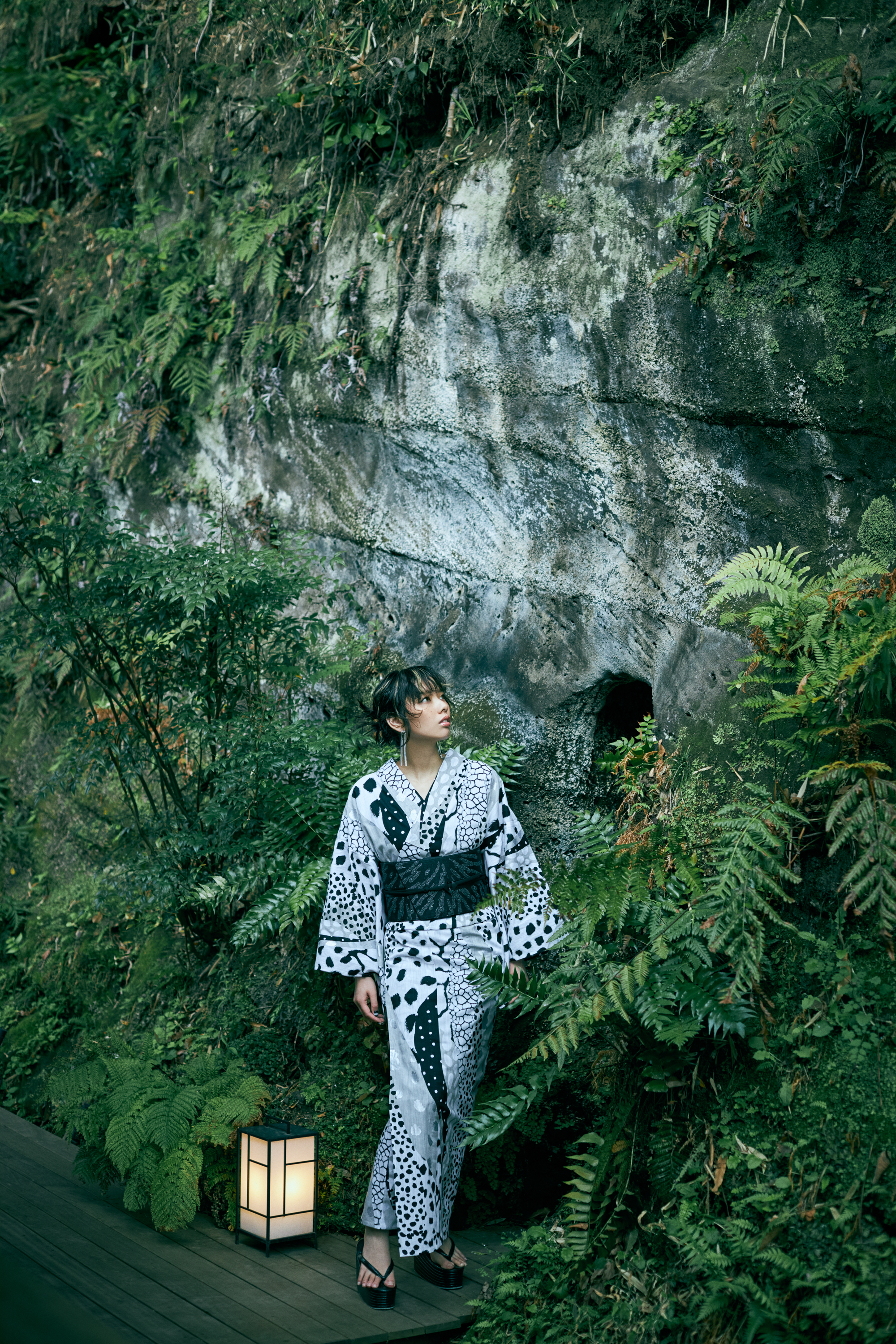 アンダルシア憧憬 モノトーン箔(誉田屋源兵衛):浴衣