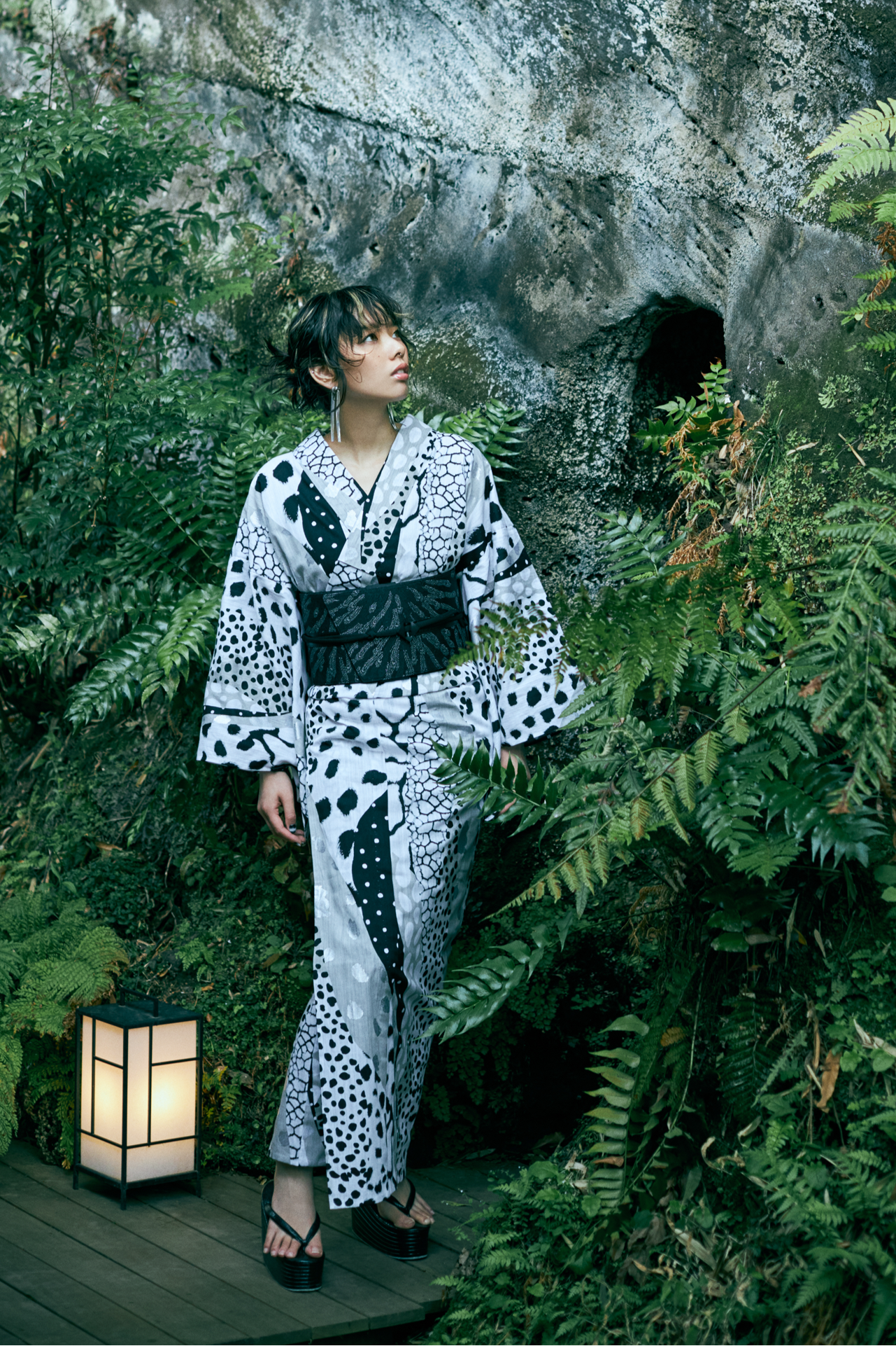 アンダルシア憧憬 モノトーン箔(誉田屋源兵衛):浴衣