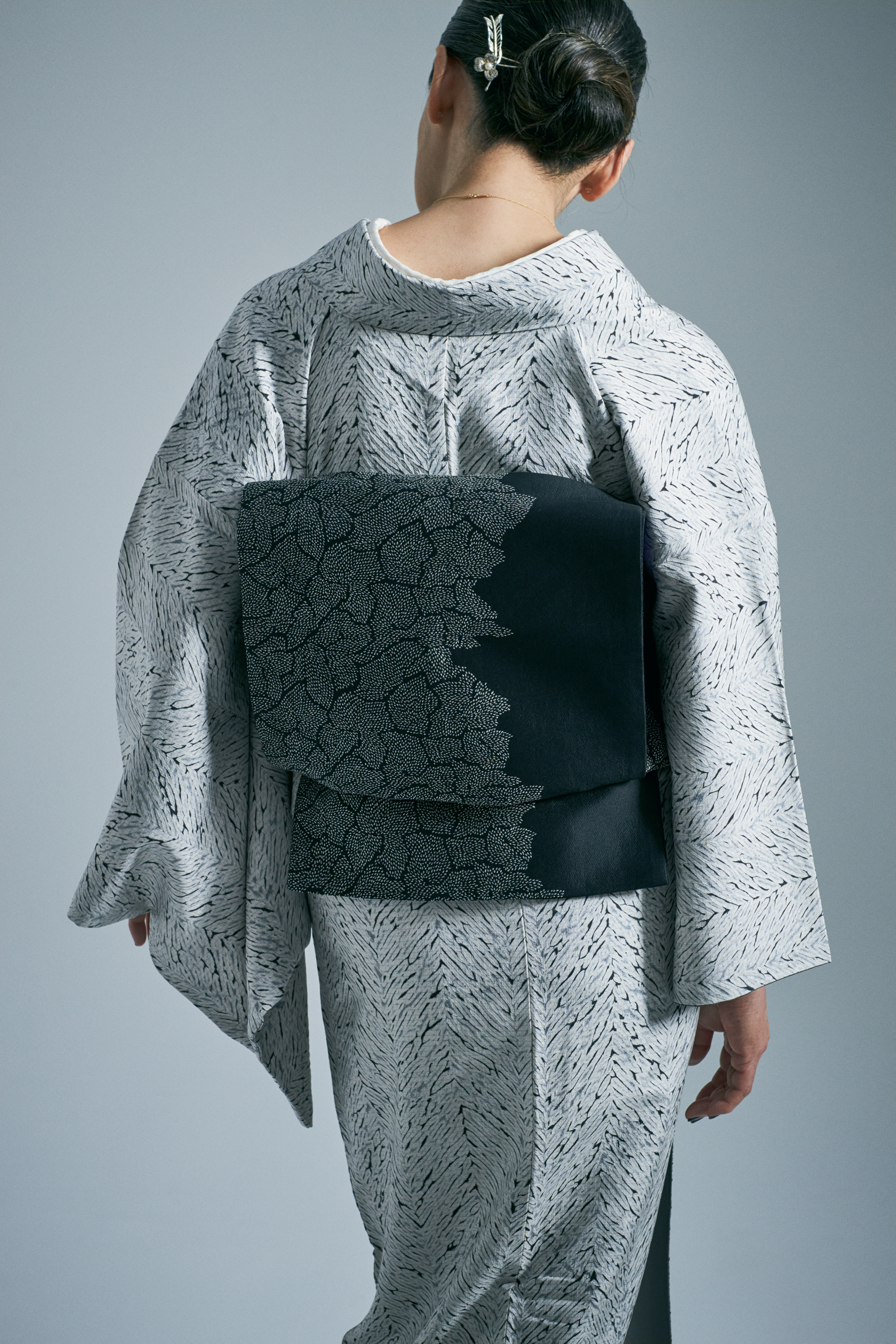 Broken Badger Chrysanthemum (KAPUKI original): Fukuro Obi | Nishijin weave | Pure silk | Silver thread (tailoring fee included)