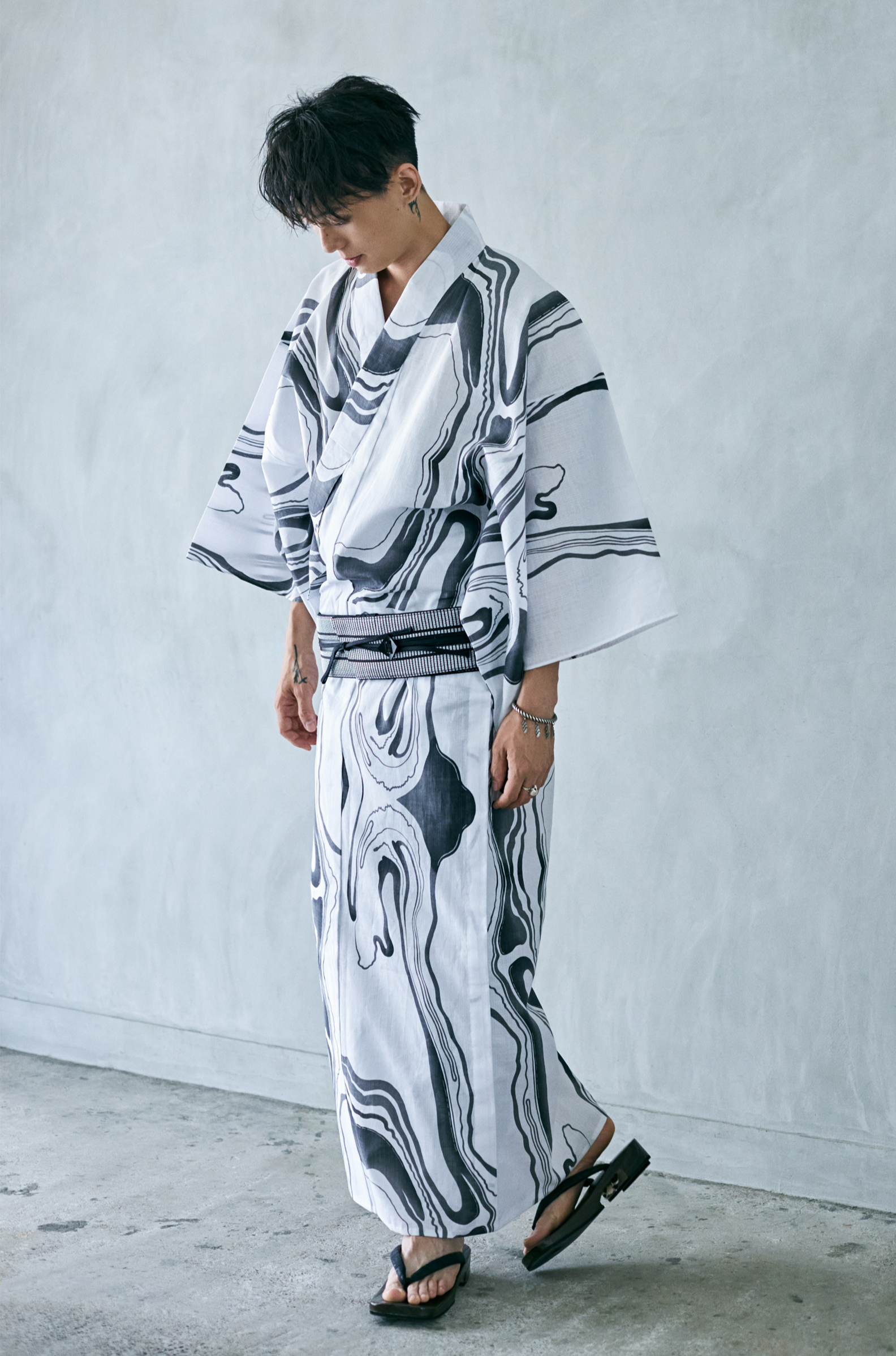 Sumi-nagashi white/black (KAPUKI original): Yukata
