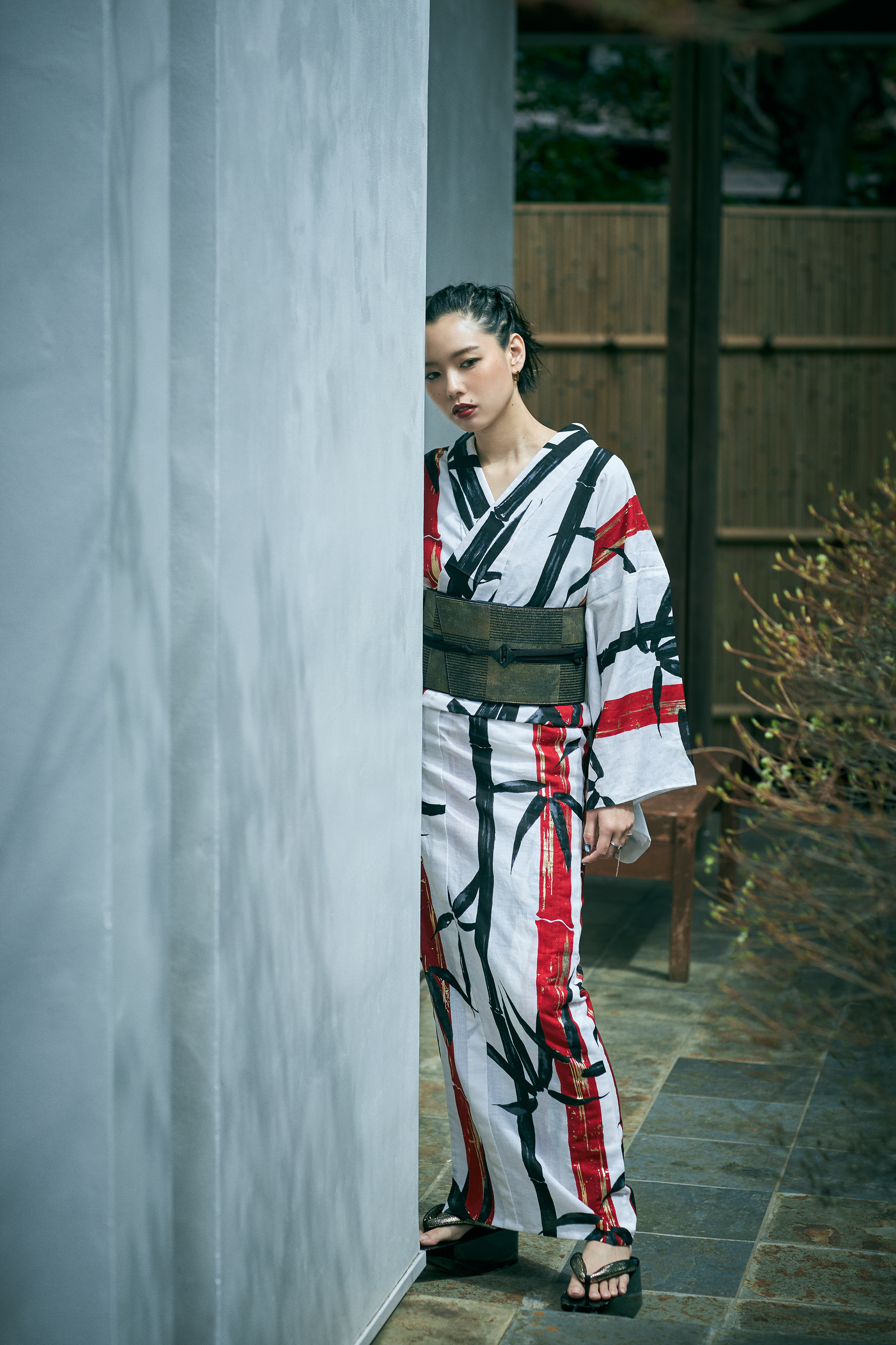 笹美人 白地赤(誉田屋源兵衛):浴衣