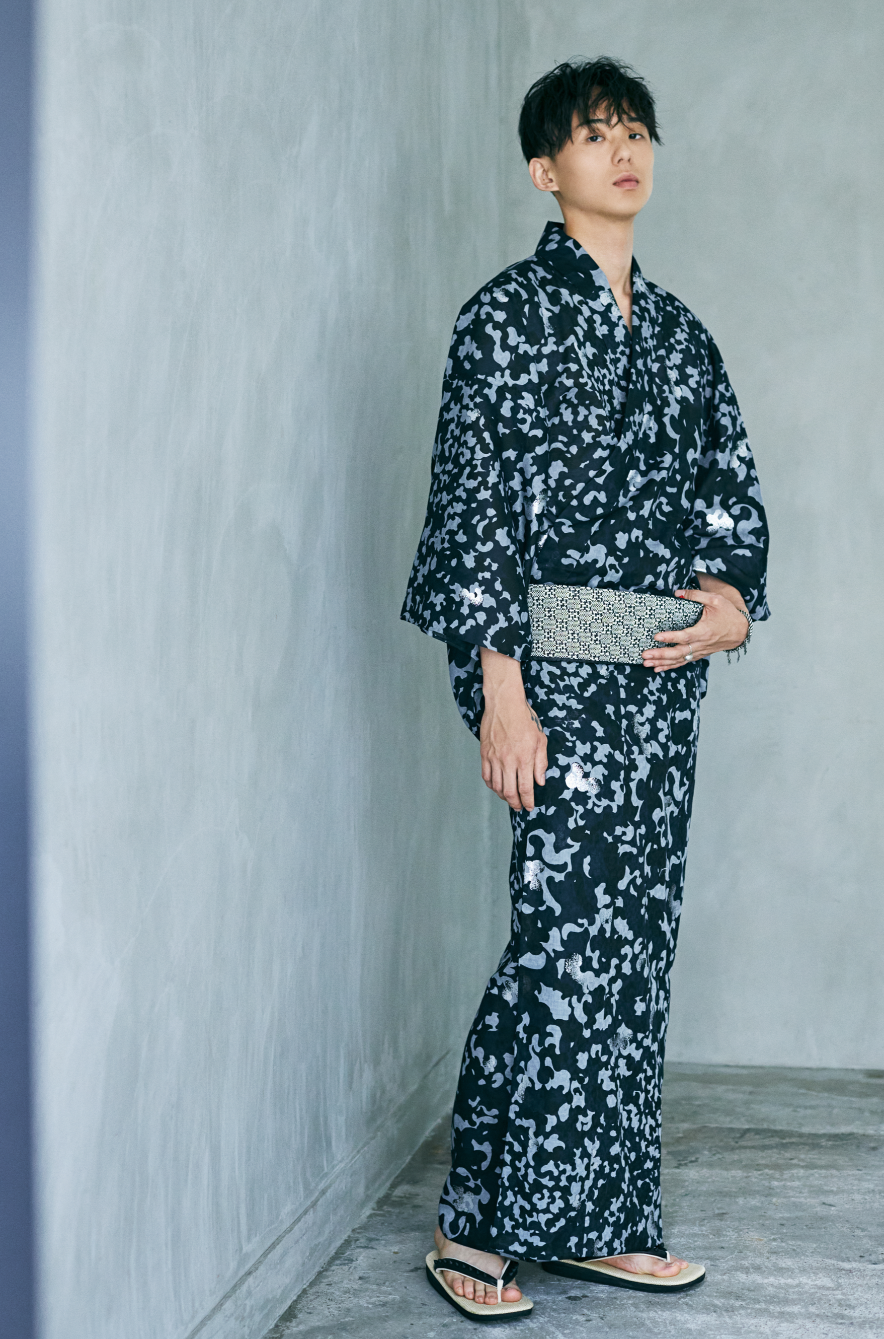 誉田屋源兵衛　ボーダー柄ゆかた　仕立て上がり（夏着物としても） 誉田屋源兵衛 ボーダー柄ゆかた 仕立て上がり（夏着物としても） 誉田