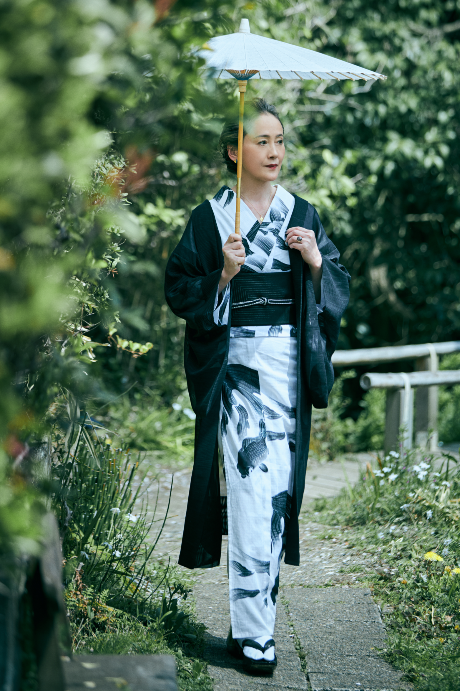 金魚 白地黒(誉田屋源兵衛 ):浴衣