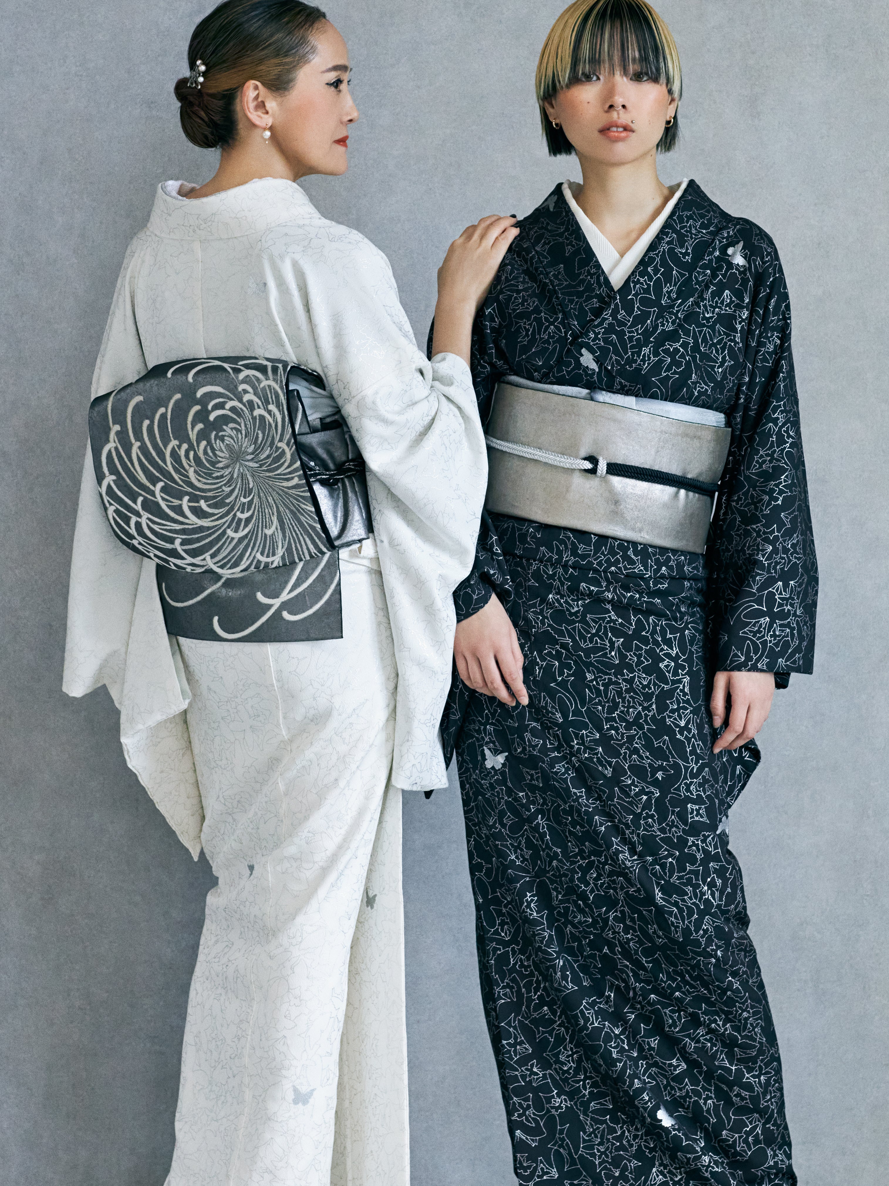 小紋 蝶乱舞 黒(誉田屋源兵衛):着物|正絹|銀箔|袷(お仕立て代込み)