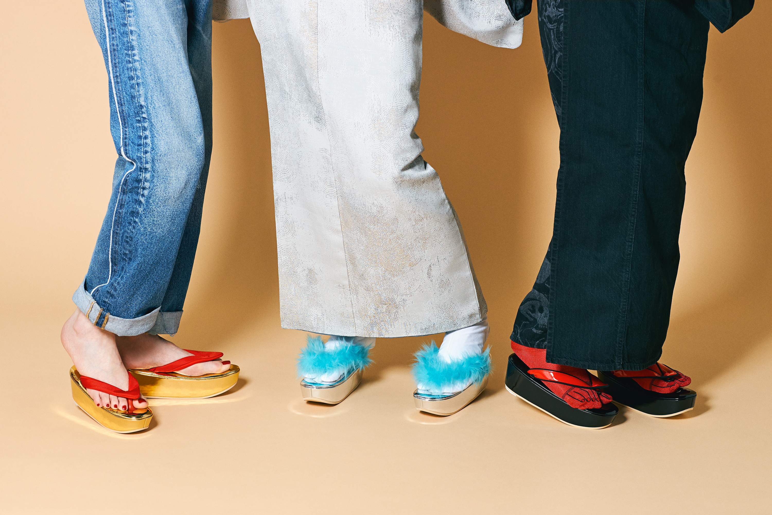 Silver enamel (KODORI): sandals