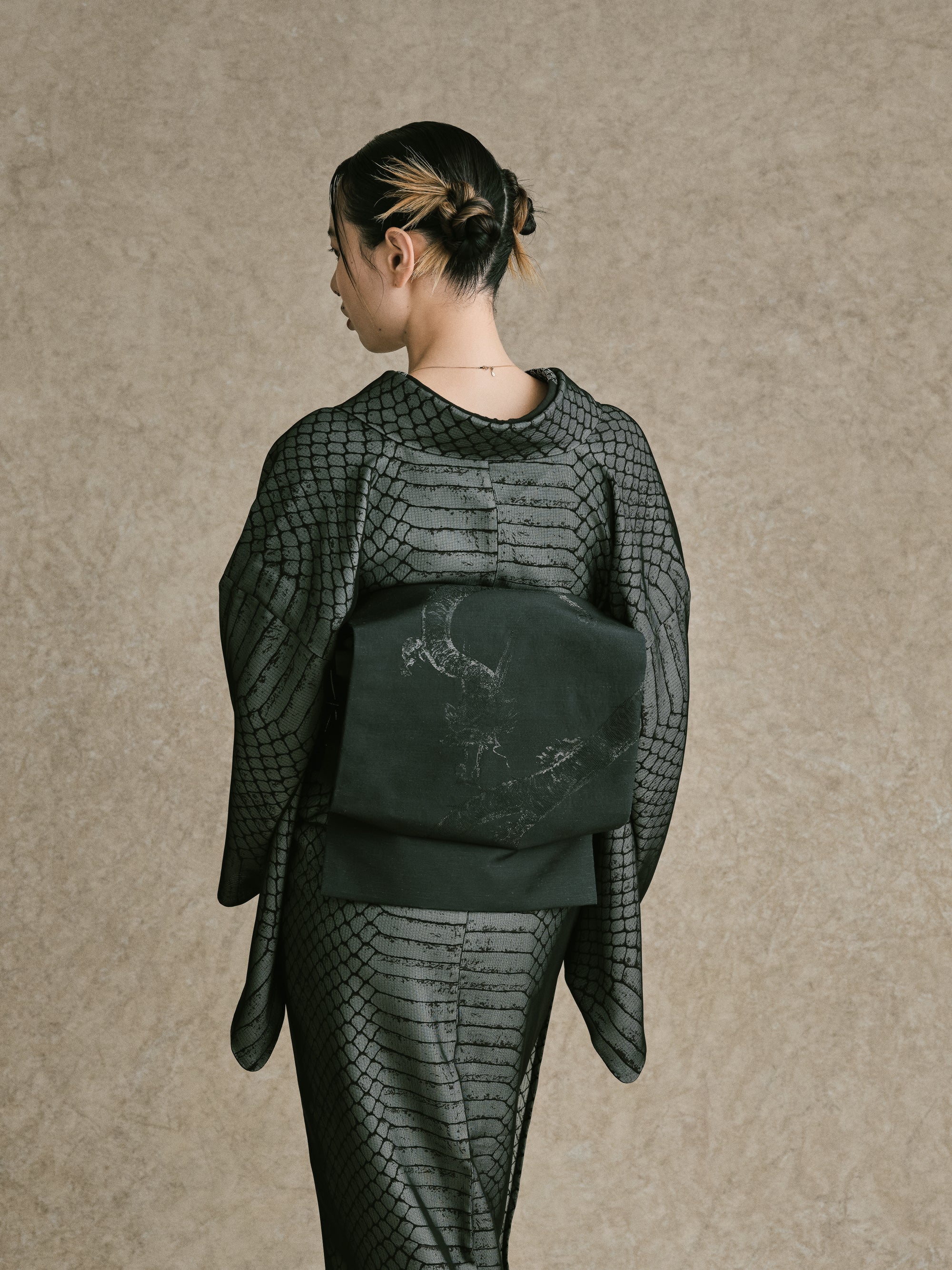 Jakuchu Uryu (Komidaya Genbei): 9 inches | Homarezaori | Nagoya obi (tailoring fee included)