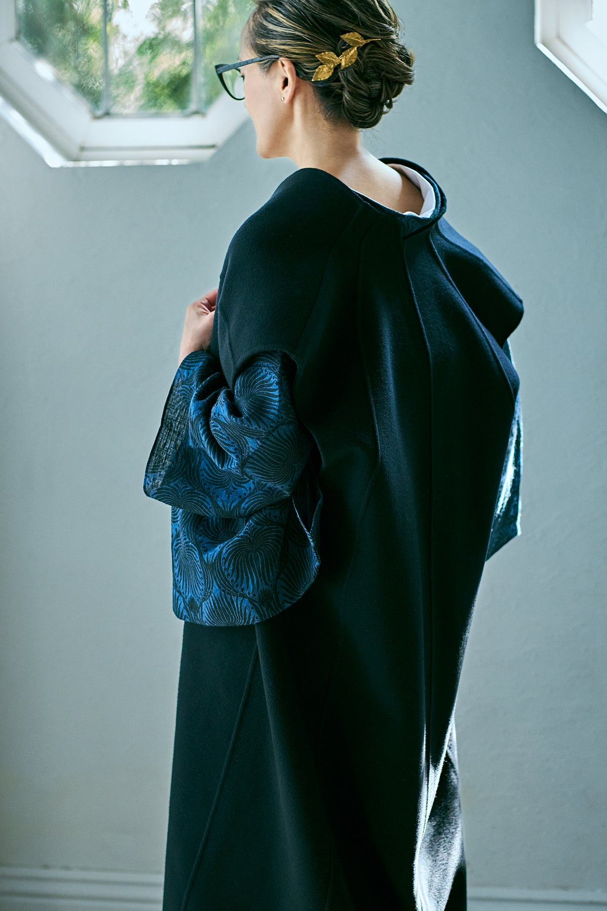 Asayo Arabesque Pattern Navy Blue and Black (Komutaya Genbei): Hemp Cloth | Kimono