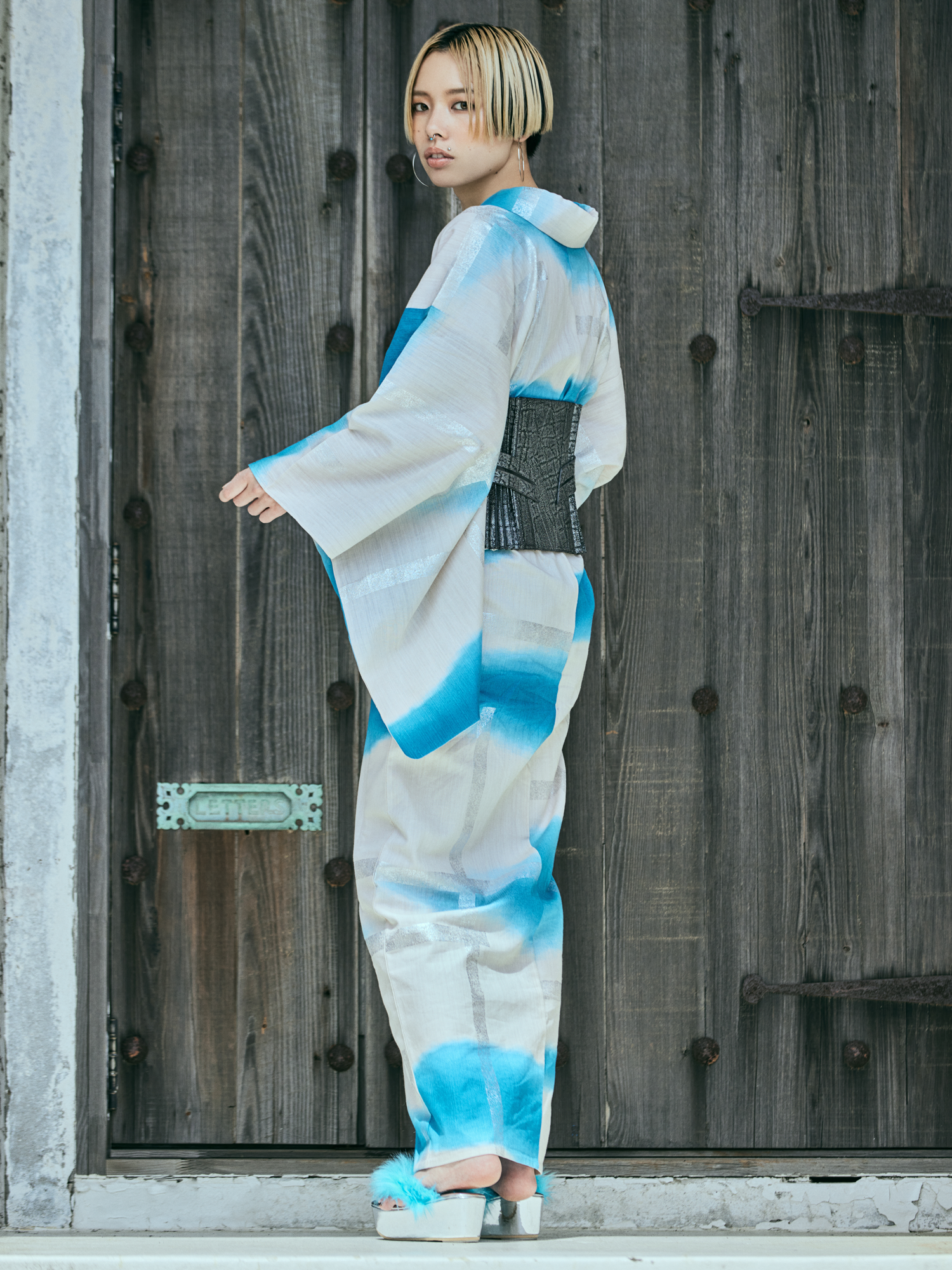 Torn lattice light blue/vintage foil (Kondaya Genbei): Yukata