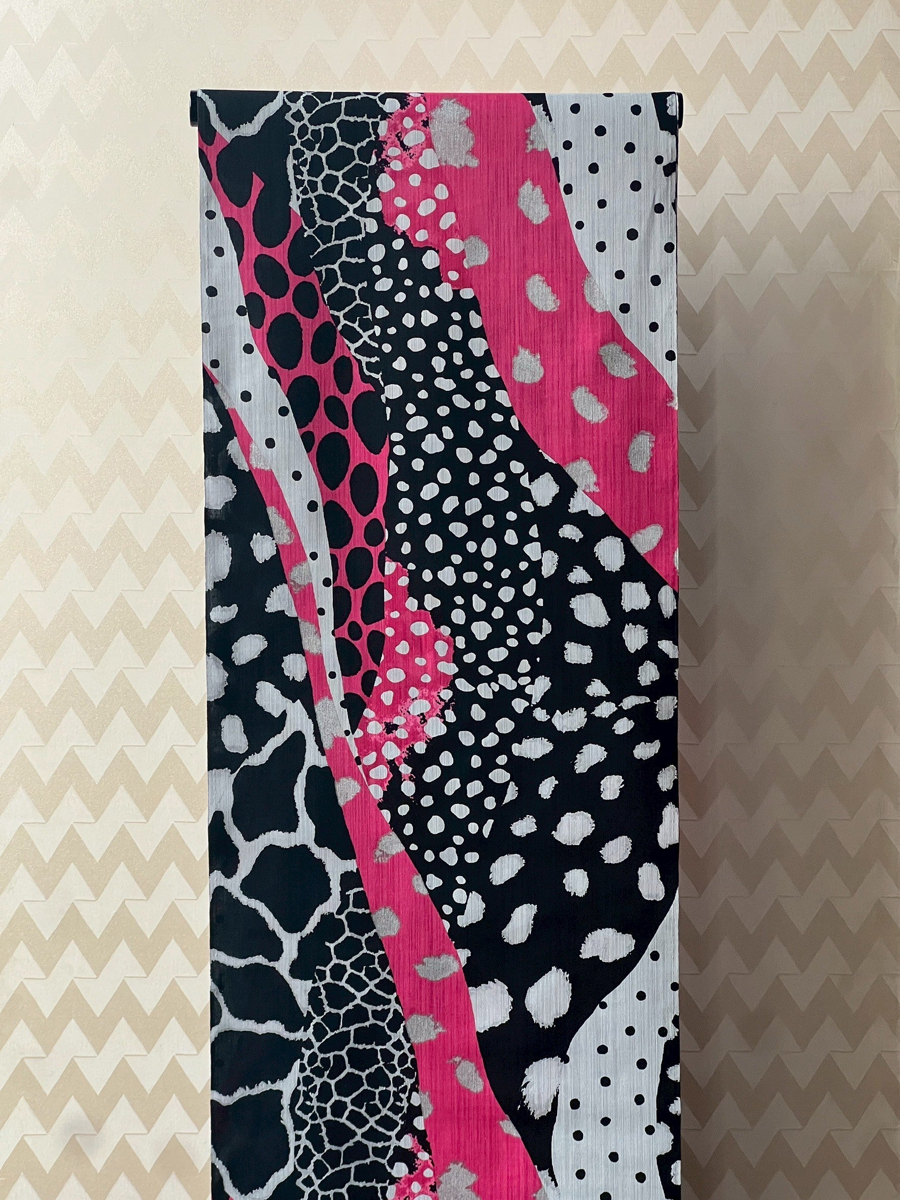 アンダルシア憧憬 黒ピンク箔(誉田屋源兵衛):浴衣