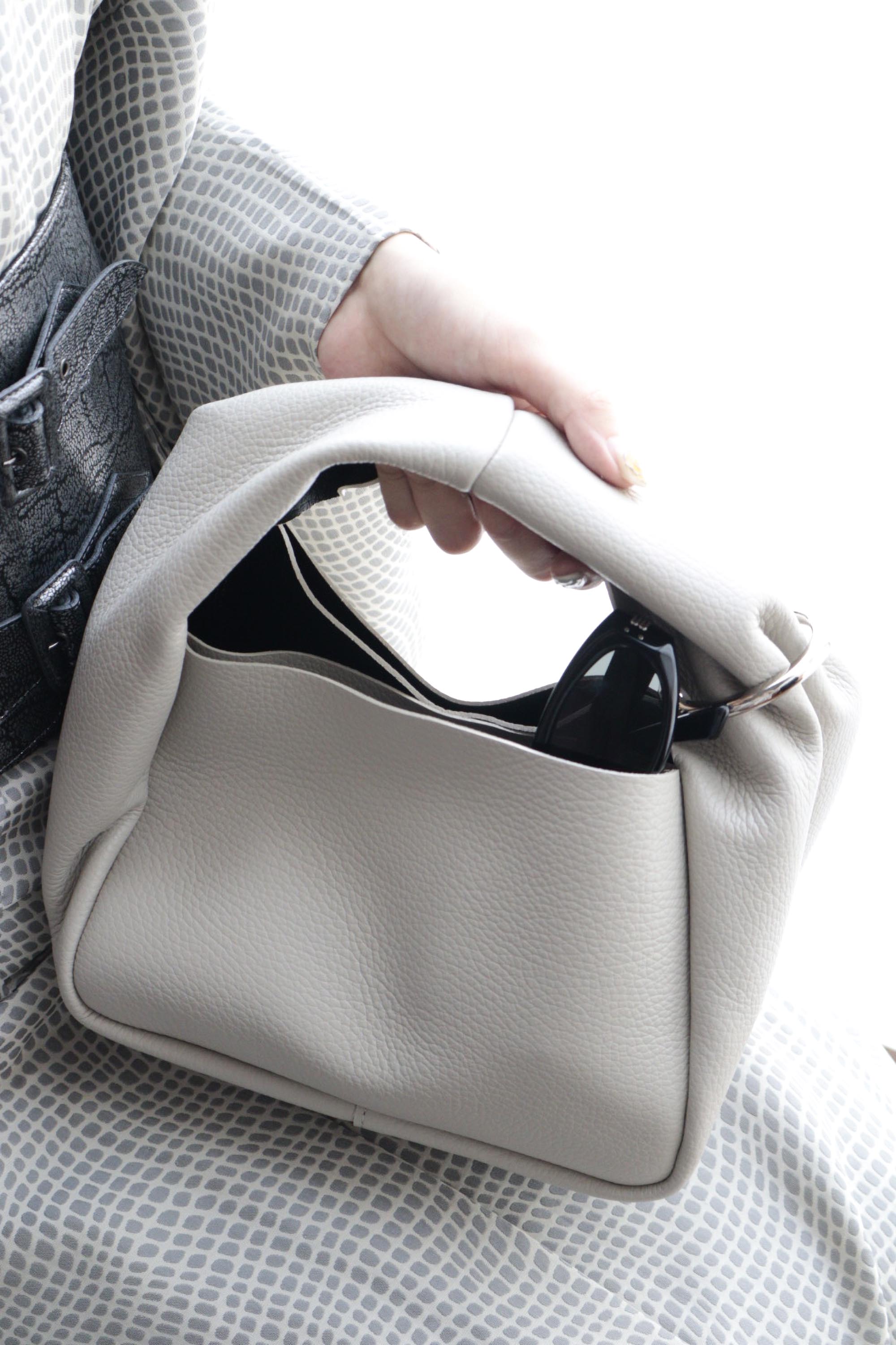 CUBE RING MUFF BLACK ブラック (MARROW マロー):バッグ