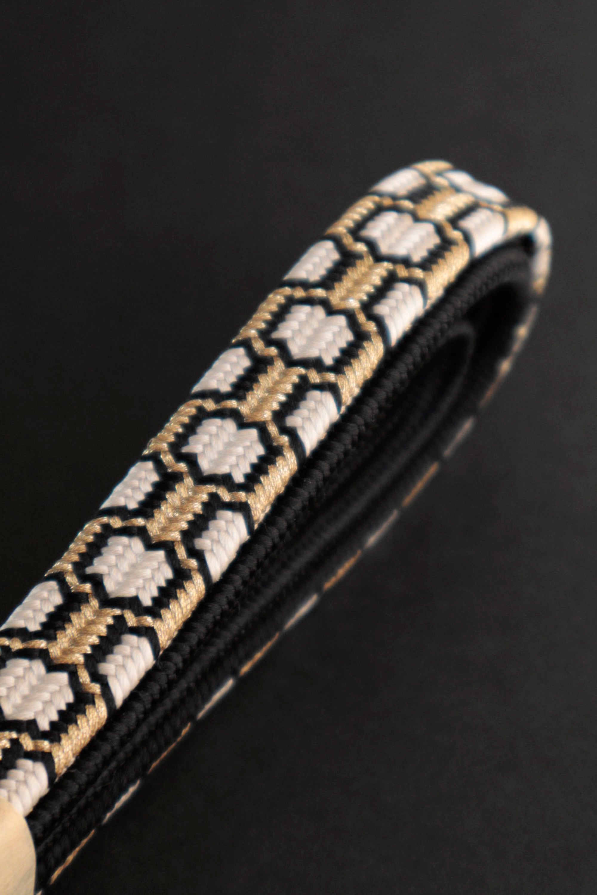 Obi-jime (sash band) with shell-shaped obi-jime pattern, black/gold (Watake)