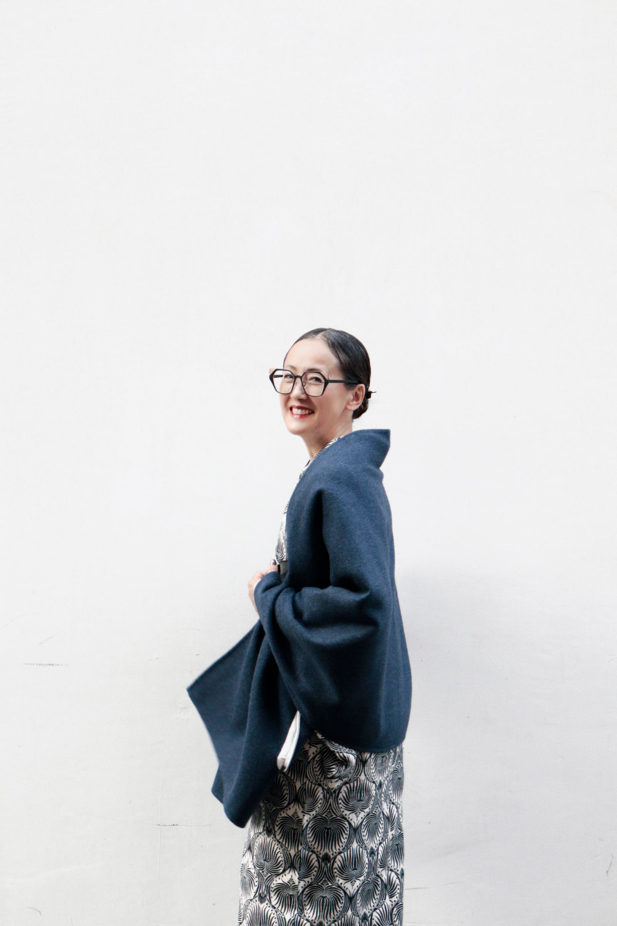 SHAWLY COAT NAVY カシミヤ(MIMA):ショール|アウター