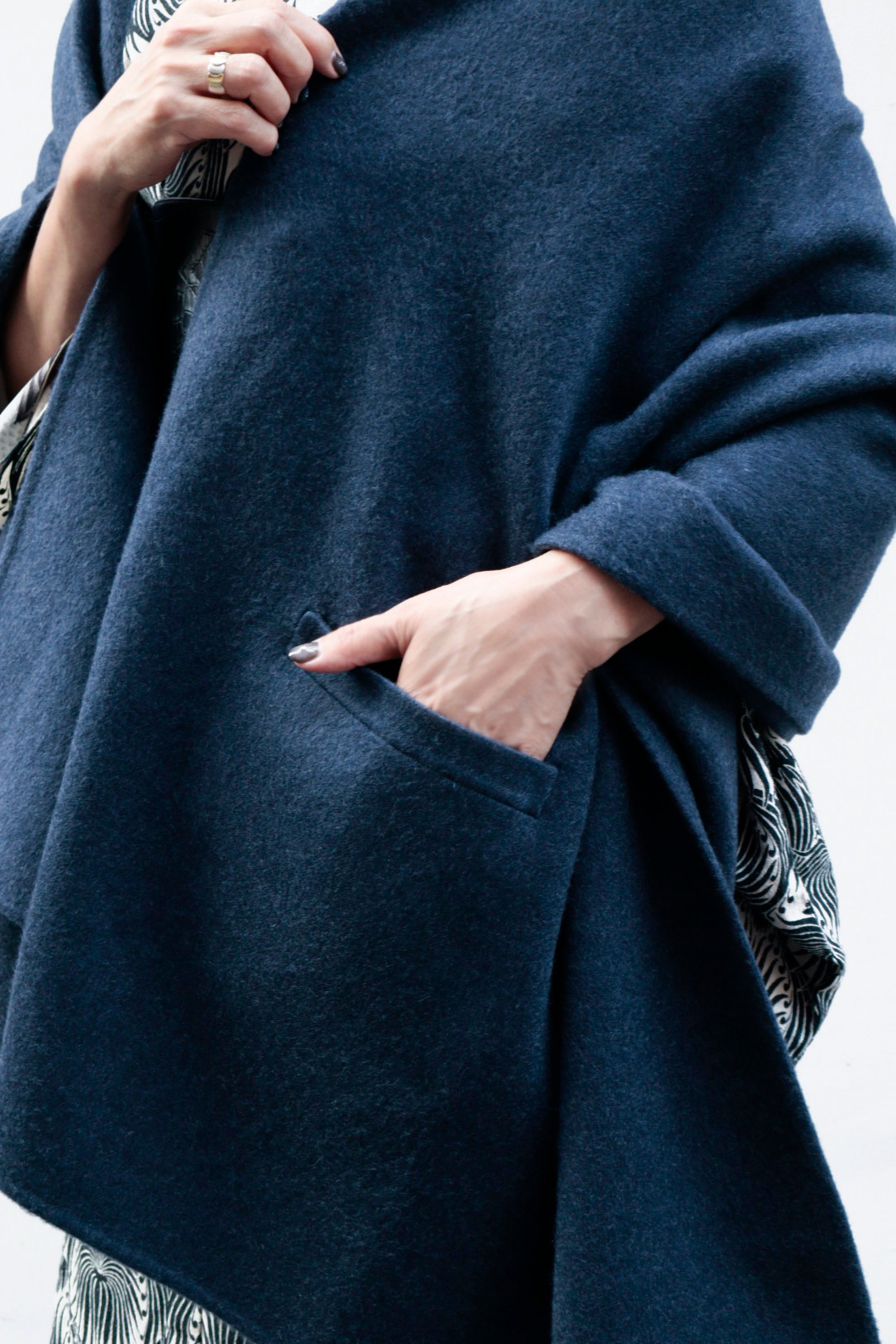 SHAWLY COAT NAVY カシミヤ(MIMA):ショール|アウター