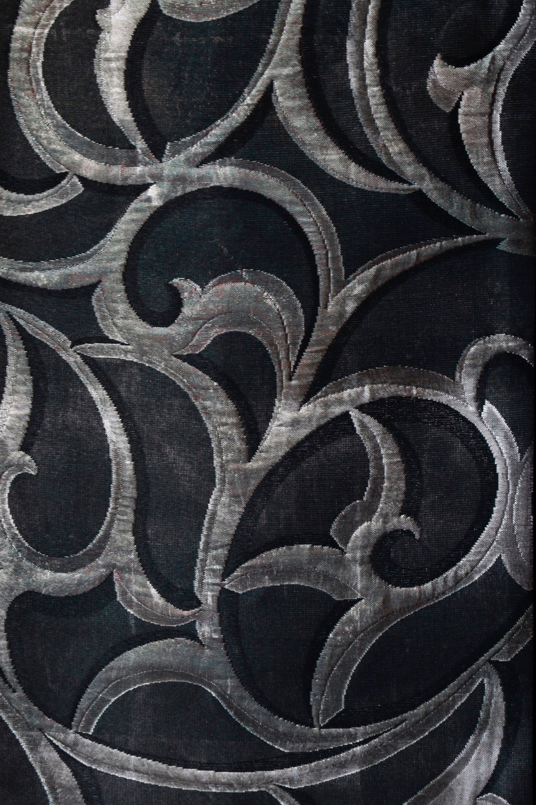 Arabesque Black and Silver Kondaya Genbei: Second Hand