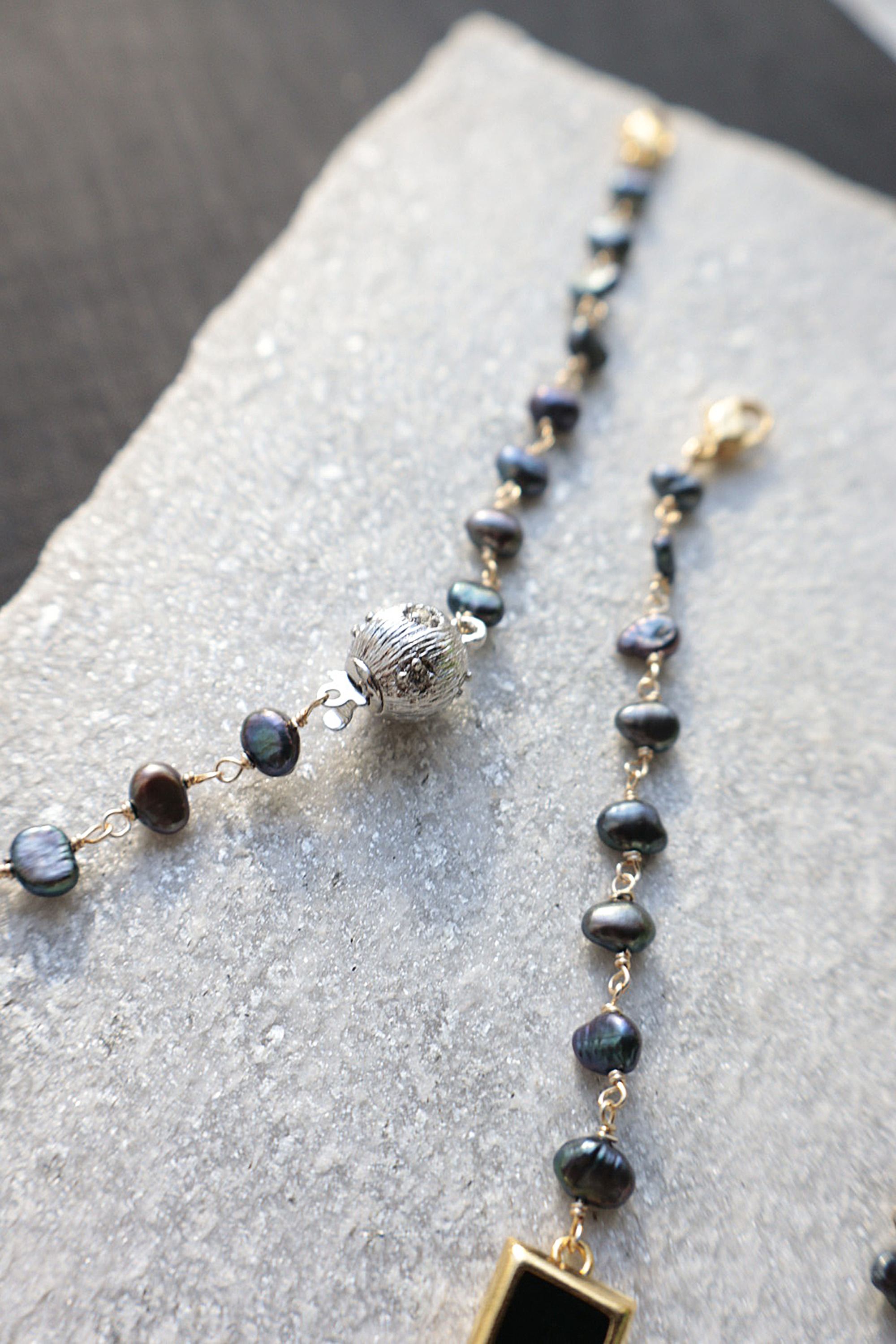 羽織紐|ブレスレット|クラスプ ボールシルバー × ブラックパール|ecoRAL