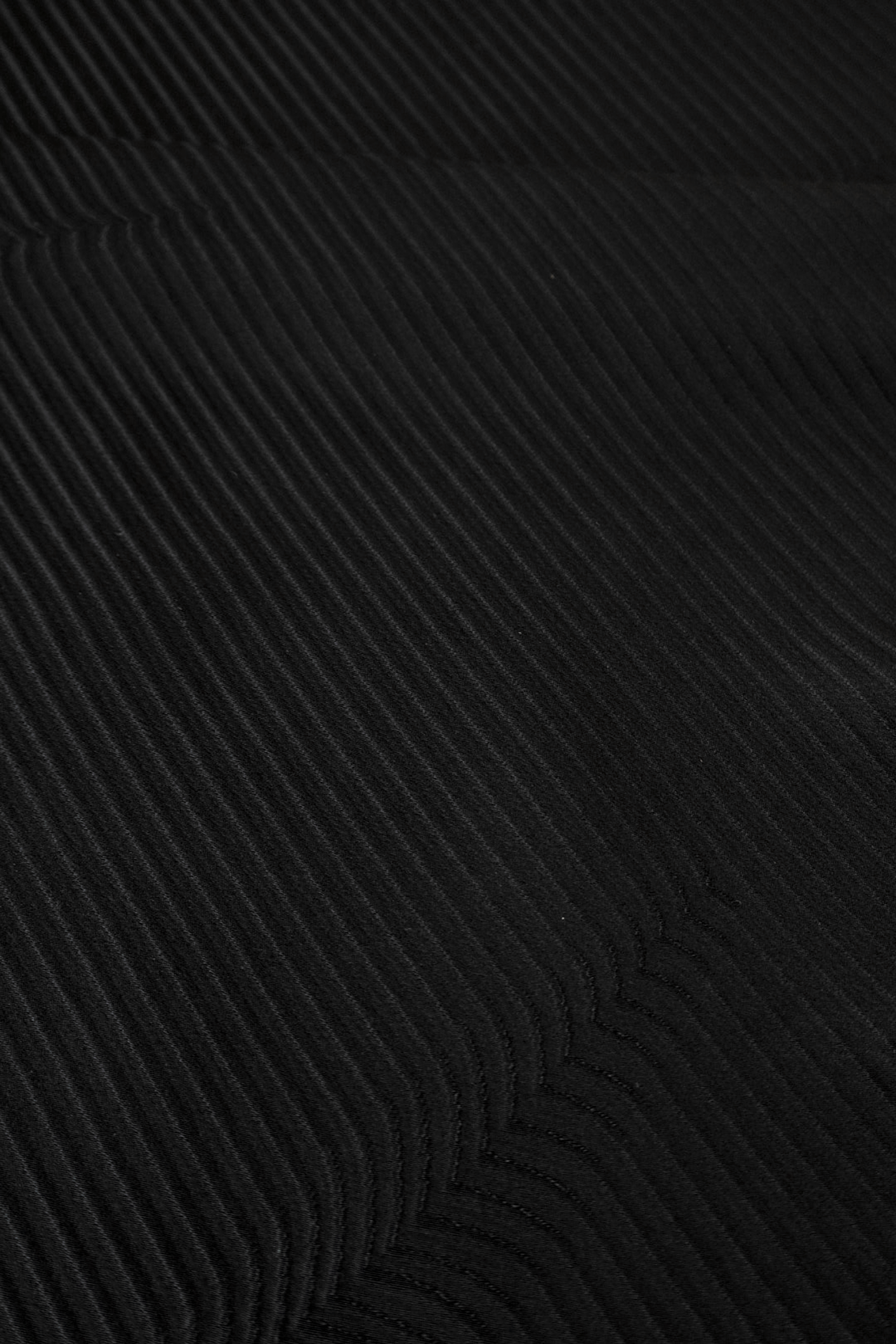 ala elle Kimono, Kama Black Diagonal Wave Pattern, 02 (Watamasa): Kimono | Pure Silk