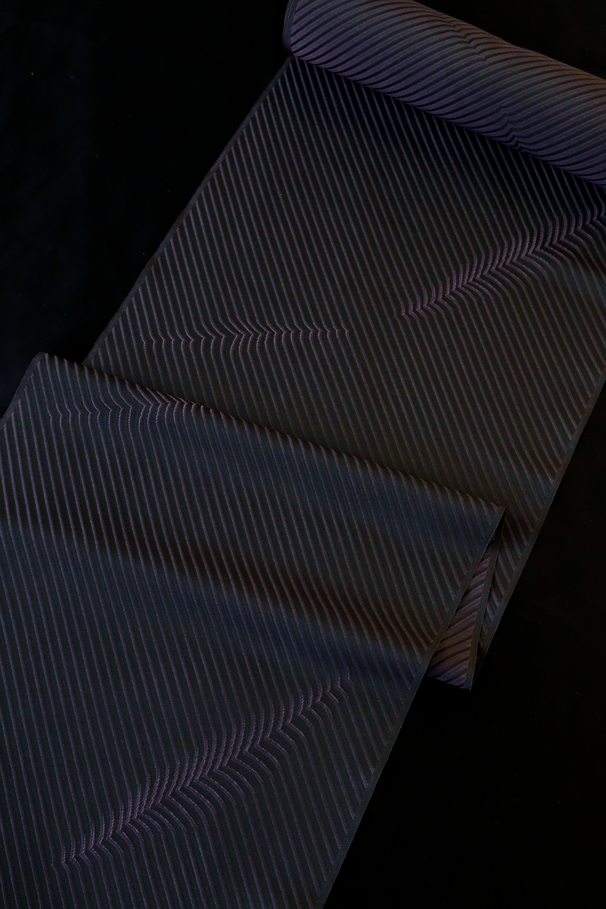 ala elle Kimono, Kama Black Diagonal Wave Pattern, Size 23 (Watamasa): Kimono | Silk