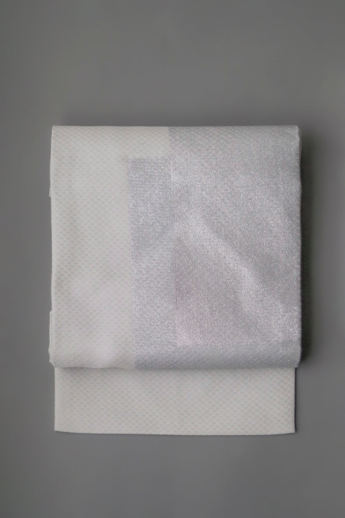 Layered foil, natural silver (Komutaya Genbei): Nagoya obi | 9 inches | Silk