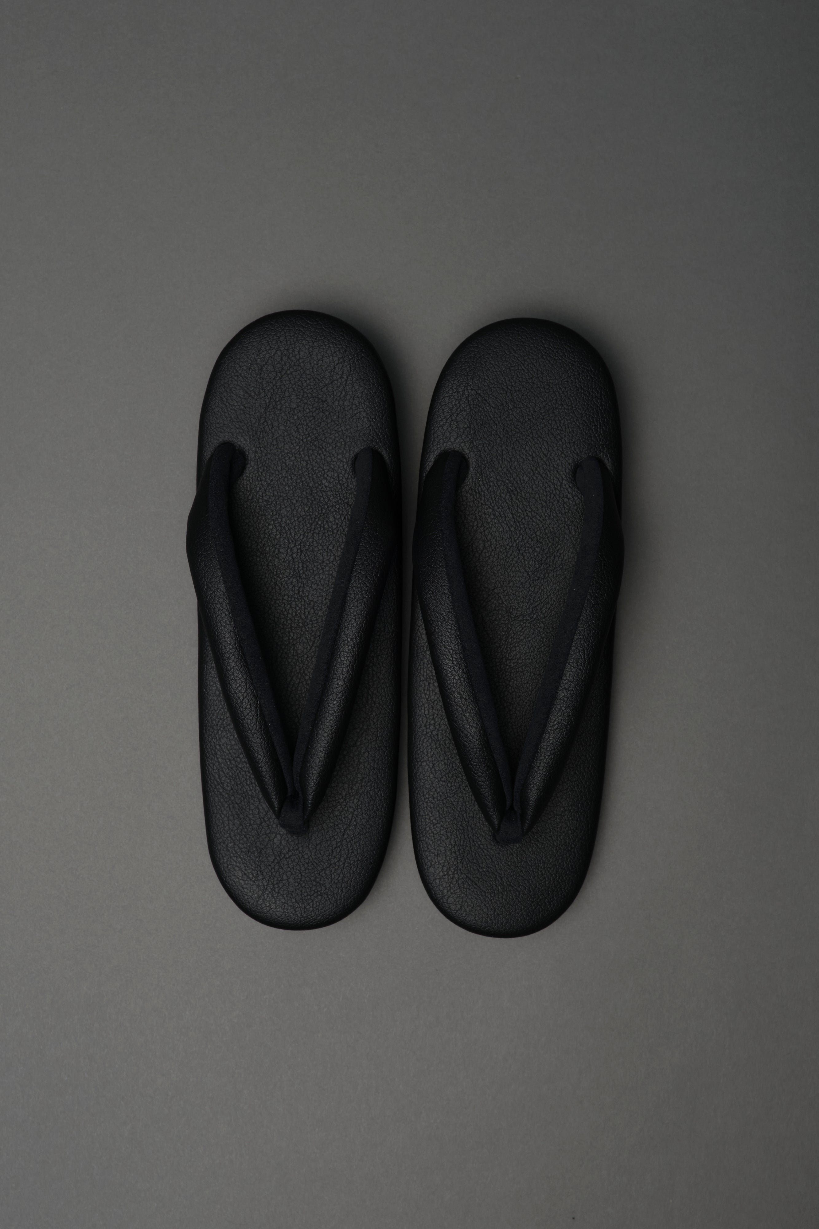 Cafe Zori All Black (Karen Blosso): Sandals | Condolences