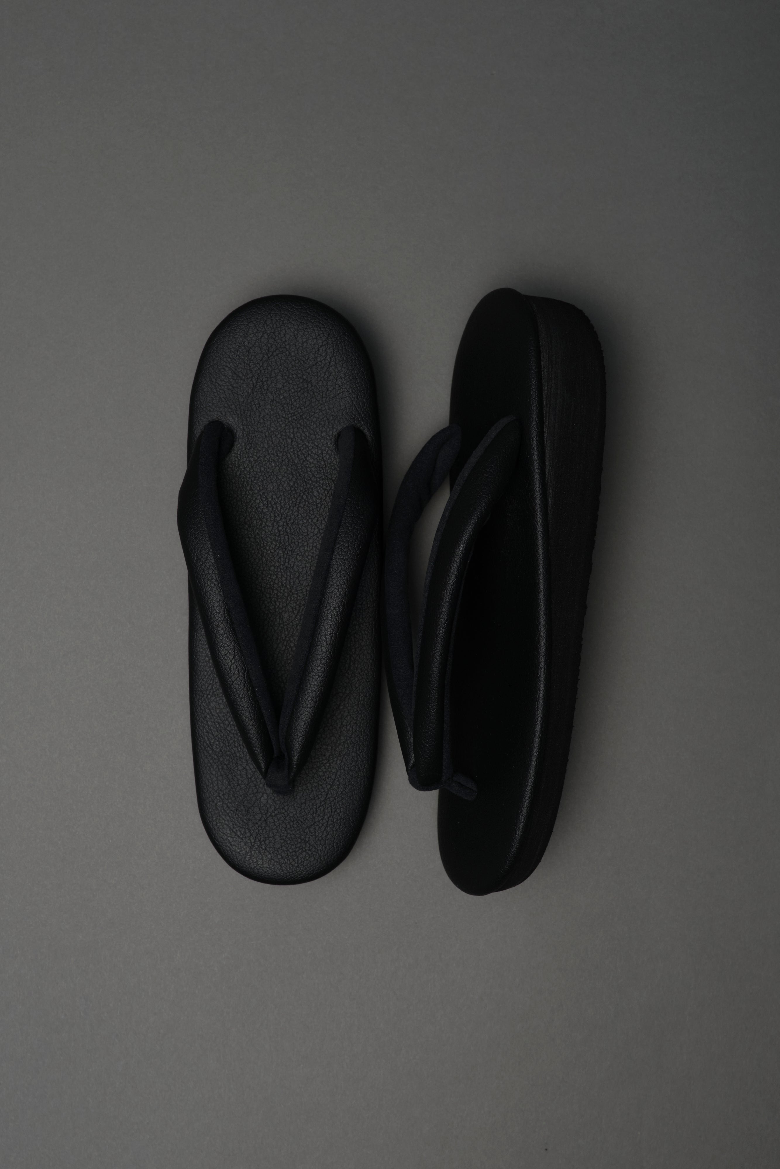 Cafe Zori All Black (Karen Blosso): Sandals | Condolences
