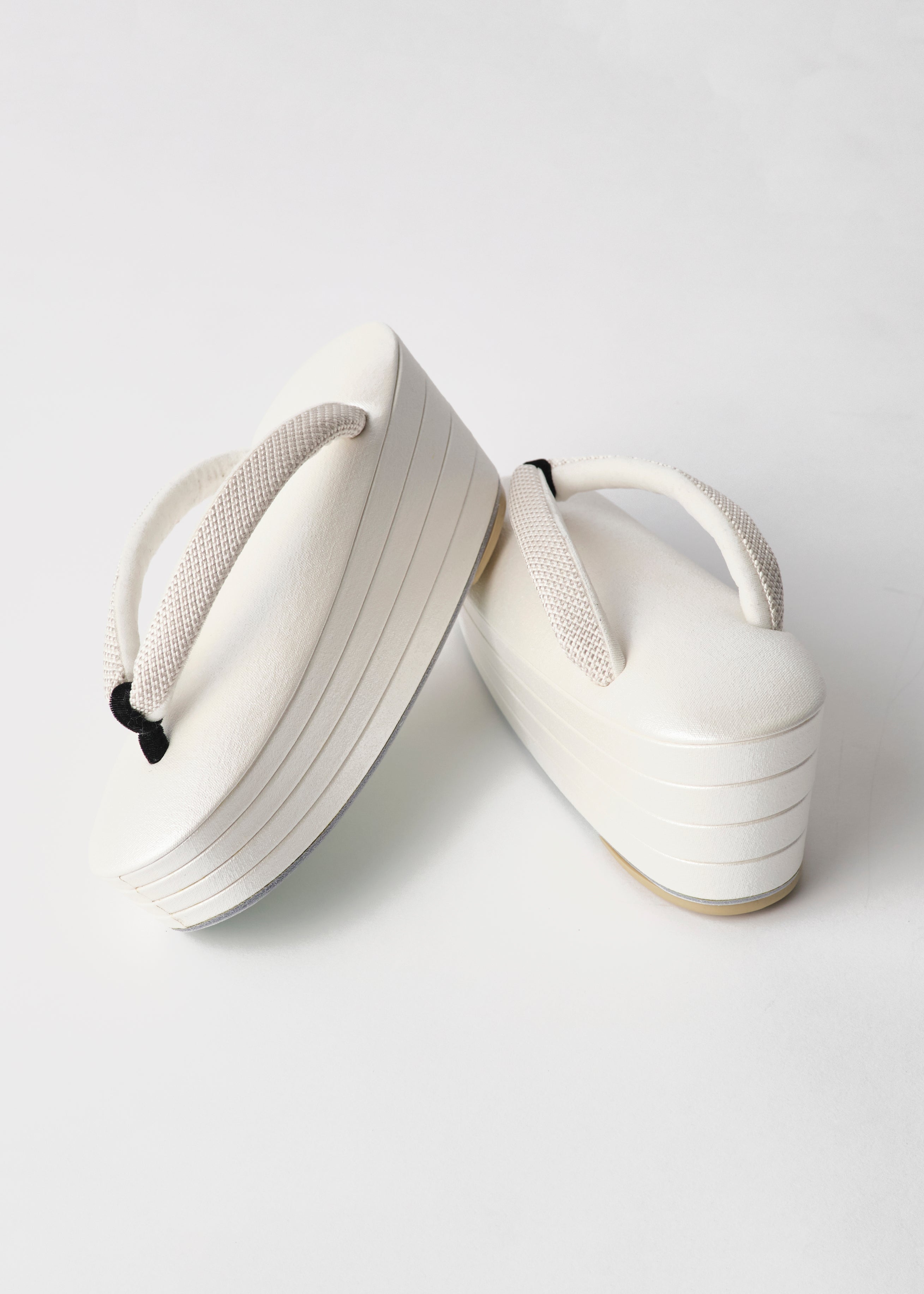 Cotton four-layer sandals, white (Japanese accessories Sakura x KAPUKI): sandals | Distribution