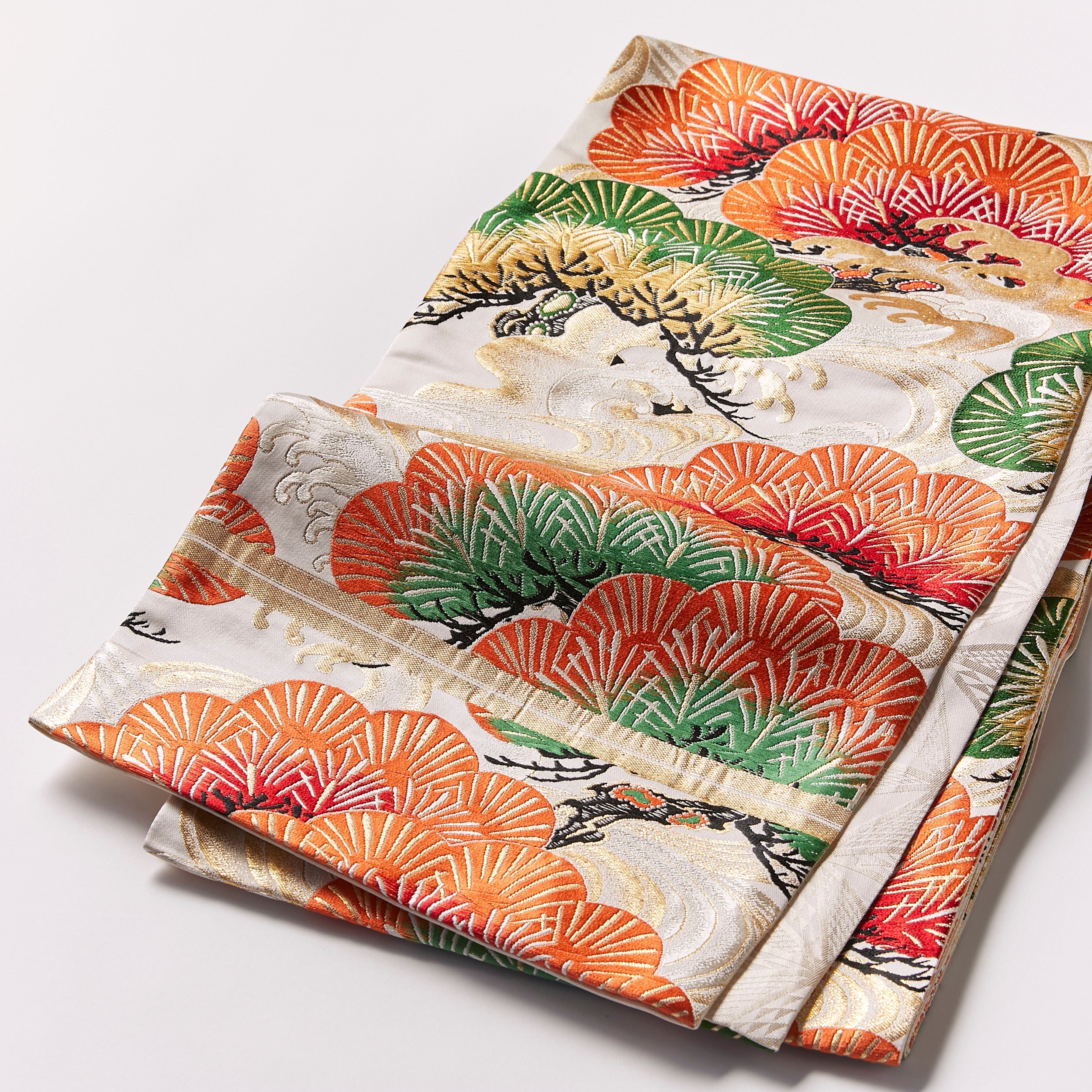 袋帯 「流水松 白」KAPUKIオリジナル アンティーク復刻柄：西陣織｜正絹（仕立て上がり）