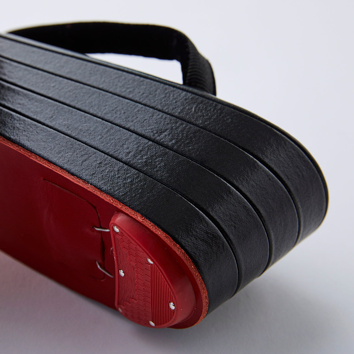 Cotton four-layer sandals with red sole and black (Japanese accessories Sakura x KAPUKI): Sandals | Distribution