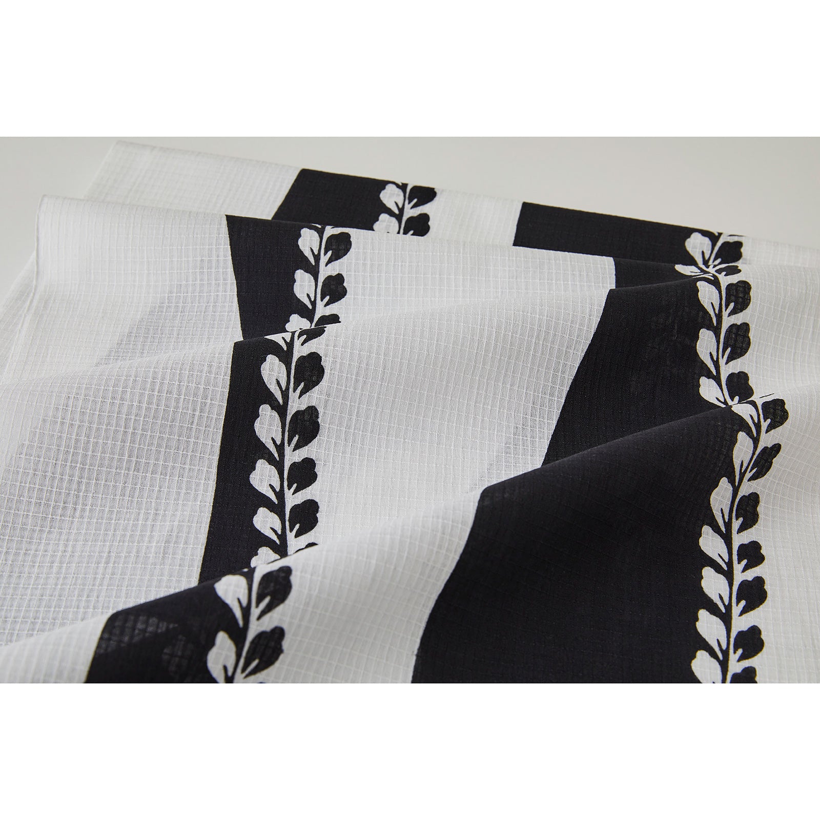 Black Tatewaku Wisteria (KAPUKI original): Yukata