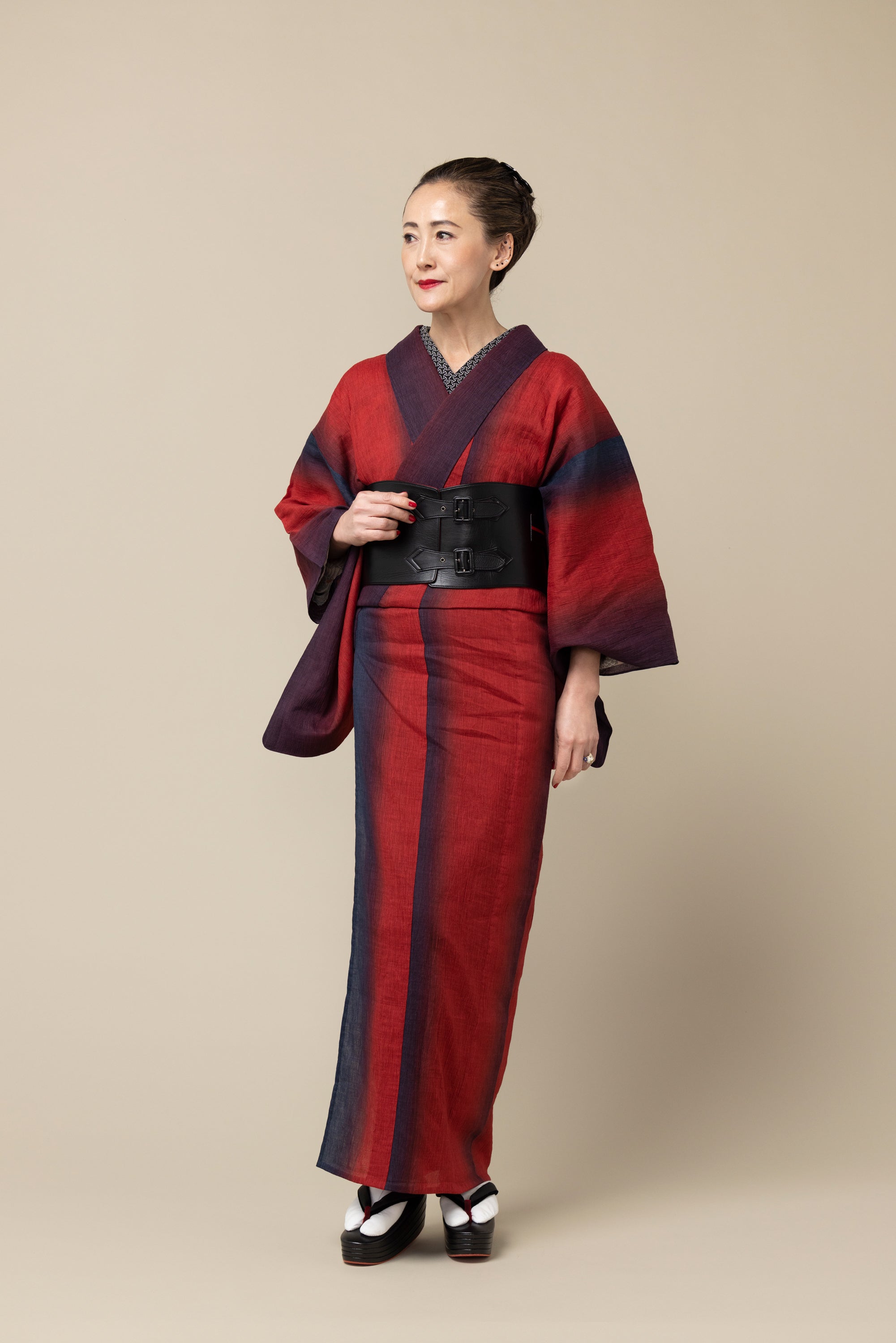 Cotton four-layer sandals with red sole and black (Japanese accessories Sakura x KAPUKI): Sandals | Distribution