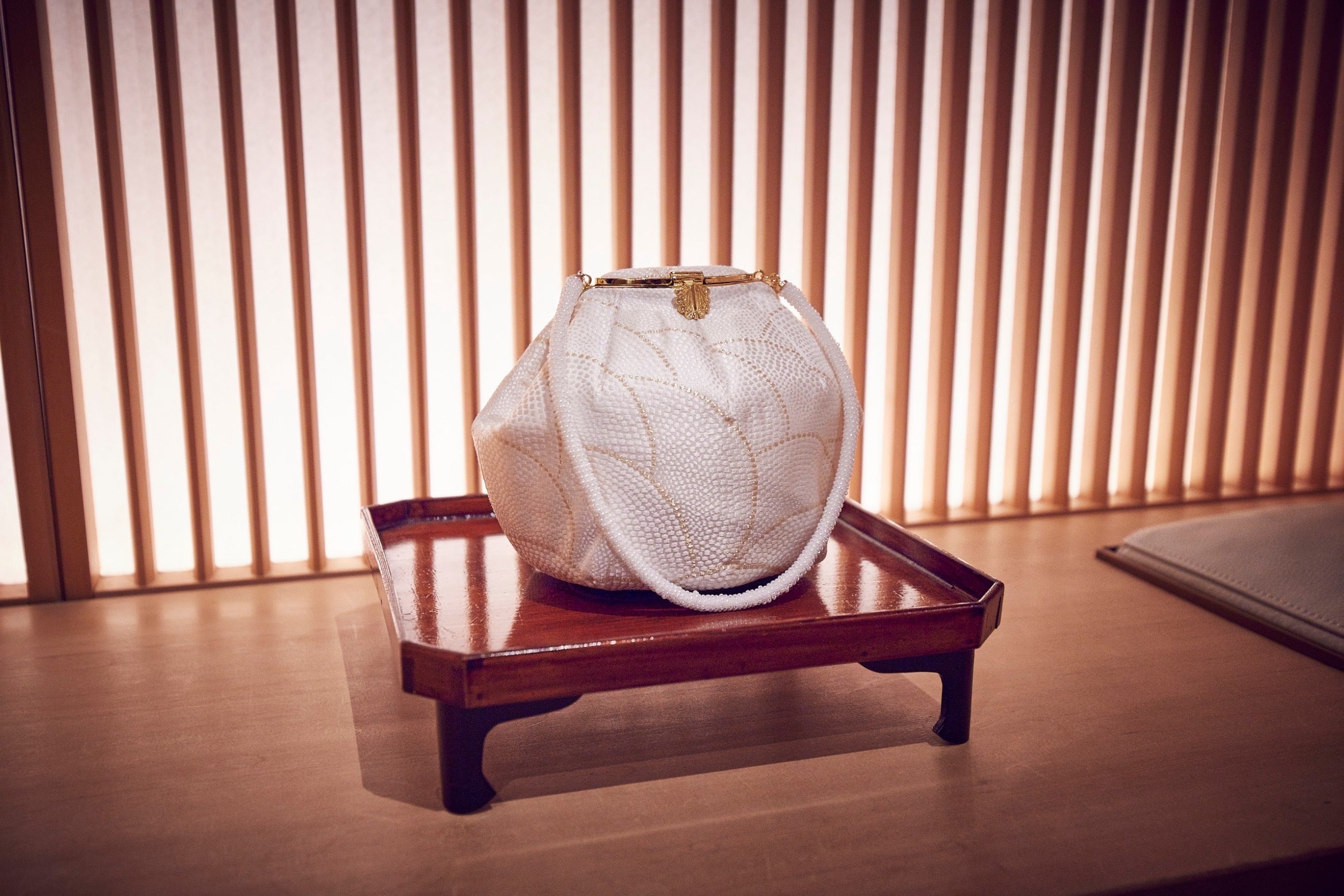 "Embroidered round bag Seimiha" Japanese accessories Sakura