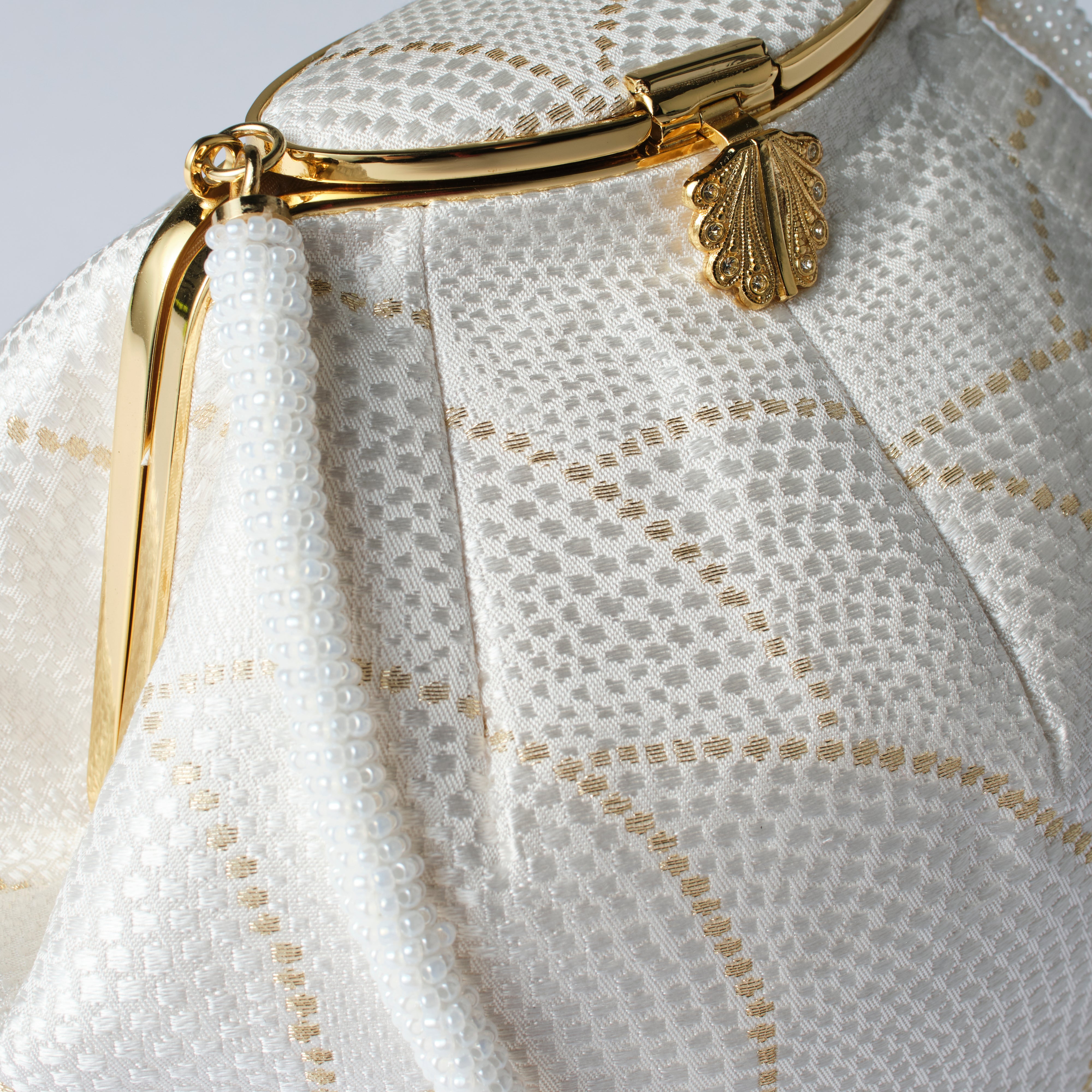 "Embroidered round bag Seimiha" Japanese accessories Sakura