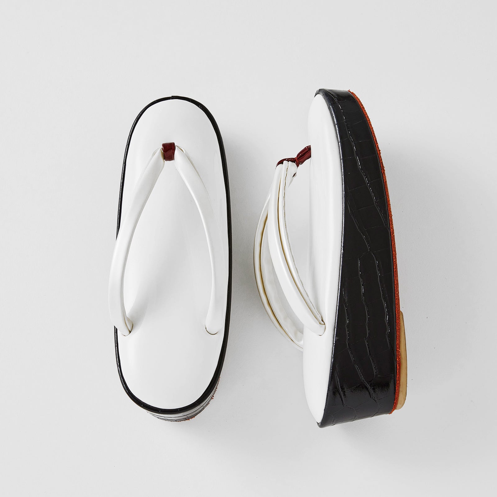 “Macotta zori sandals, red sole, white crocodile” Japanese accessories Sakura x KAPUKI