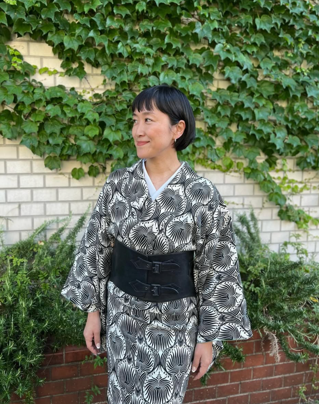 Asayo Arabesque pattern, white x black (Komidaya Genbei): Taima cloth | Kimono