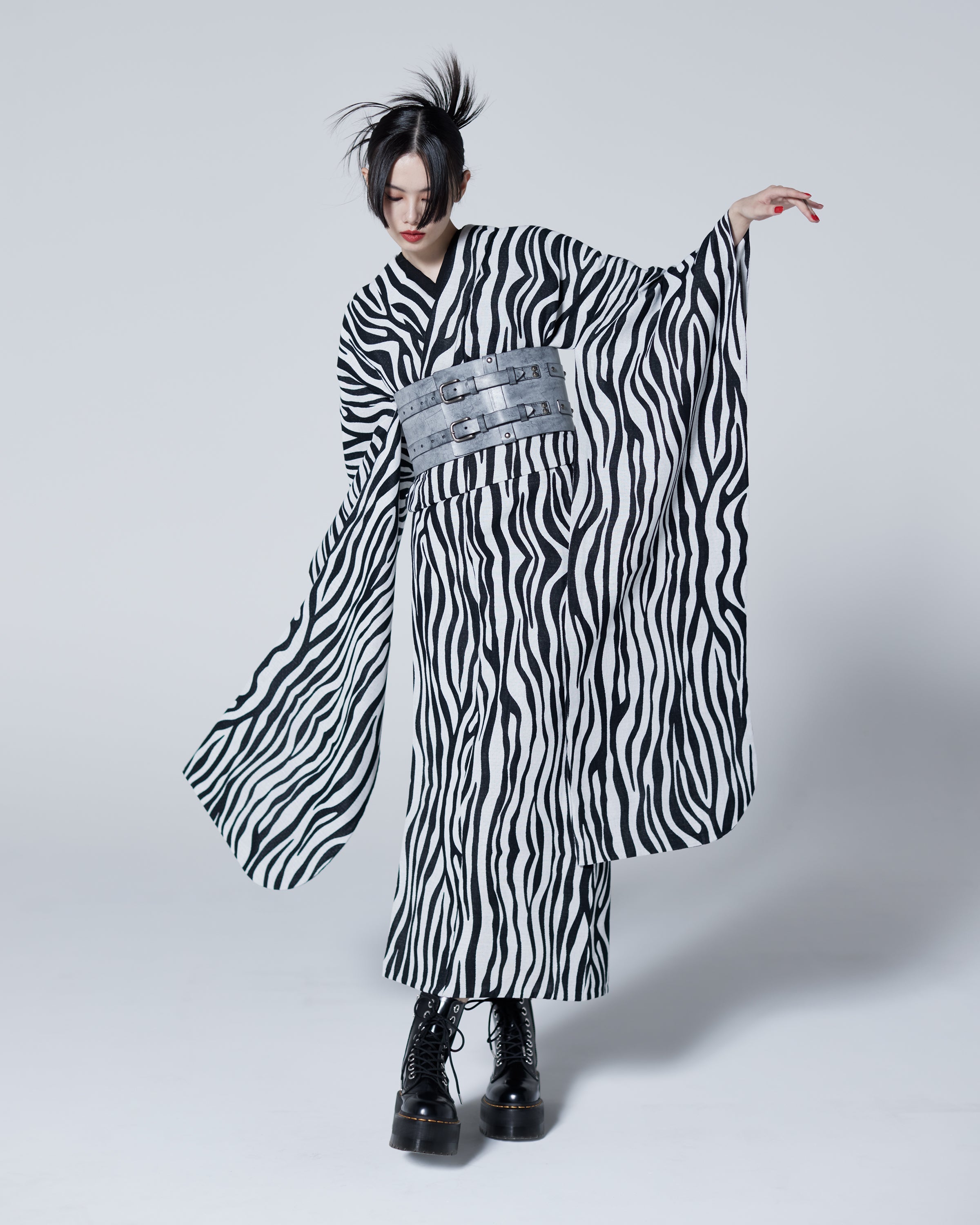 Cloth Yoneori Komon "Zebra Black and White" Cotton Yonezawa Ori