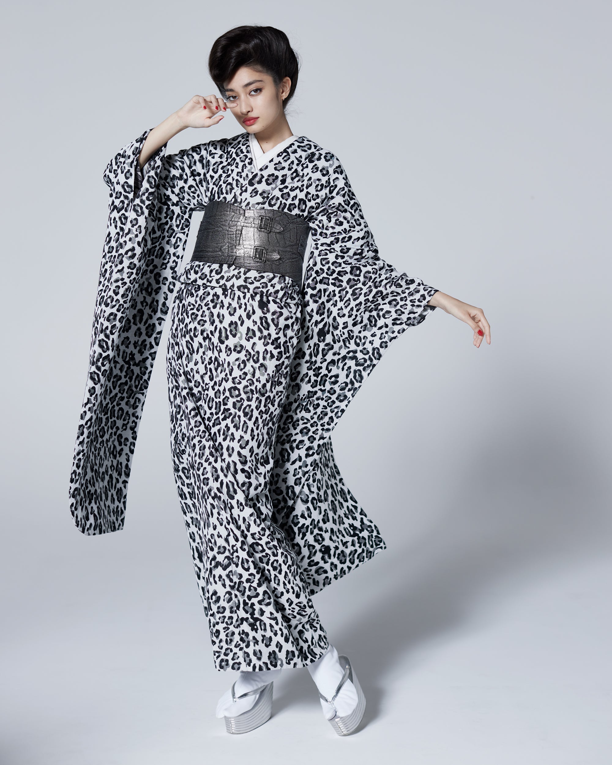 Fabric Yoneori Komon "Leopard Black and White" Cotton Yonezawa Ori