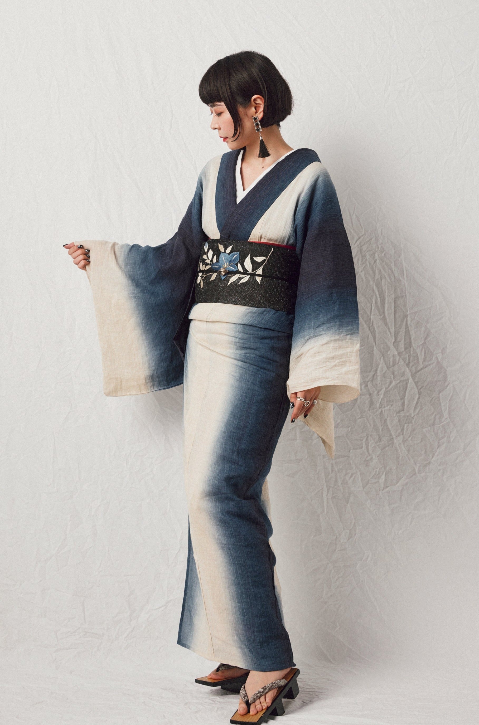 Gradation Omi Chijimi navy blue fabric (SLADKY): Single garment | Linen | Cotton