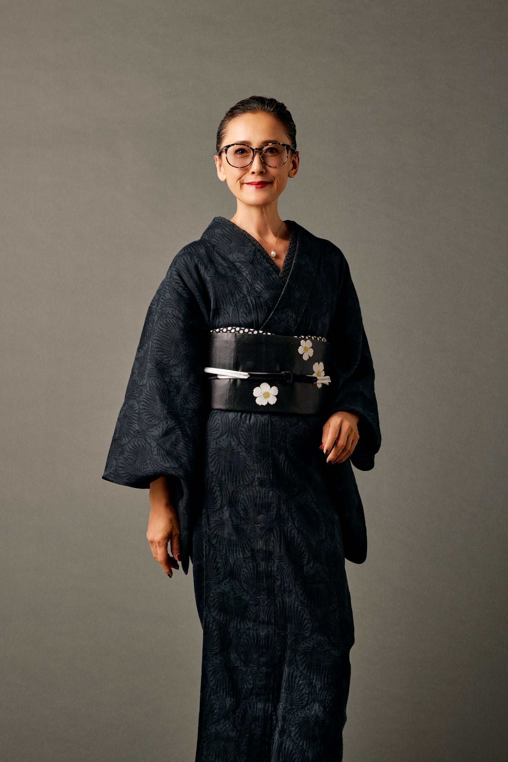 Fabric Genbei Genbei Maya Tae KAPUKI special order "Arabesque pattern black and black"
