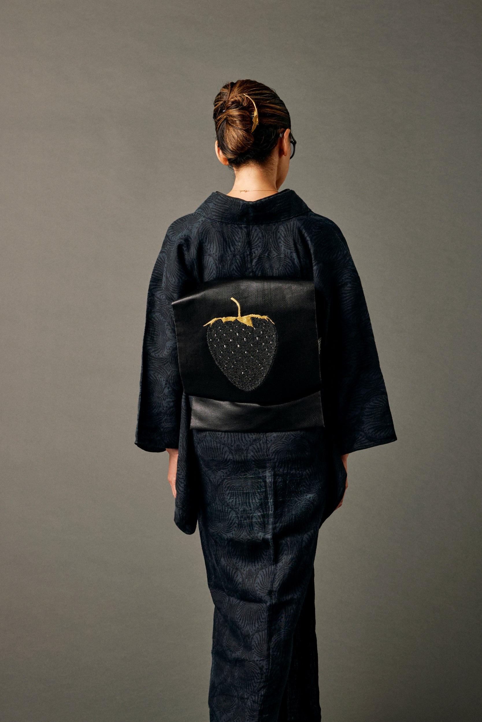 Tae Mayo "Arabesque pattern black ink black" Genbei Genbei Genbei Genbei x KAPUKI special order: Hemp cloth | Single robe | Uki