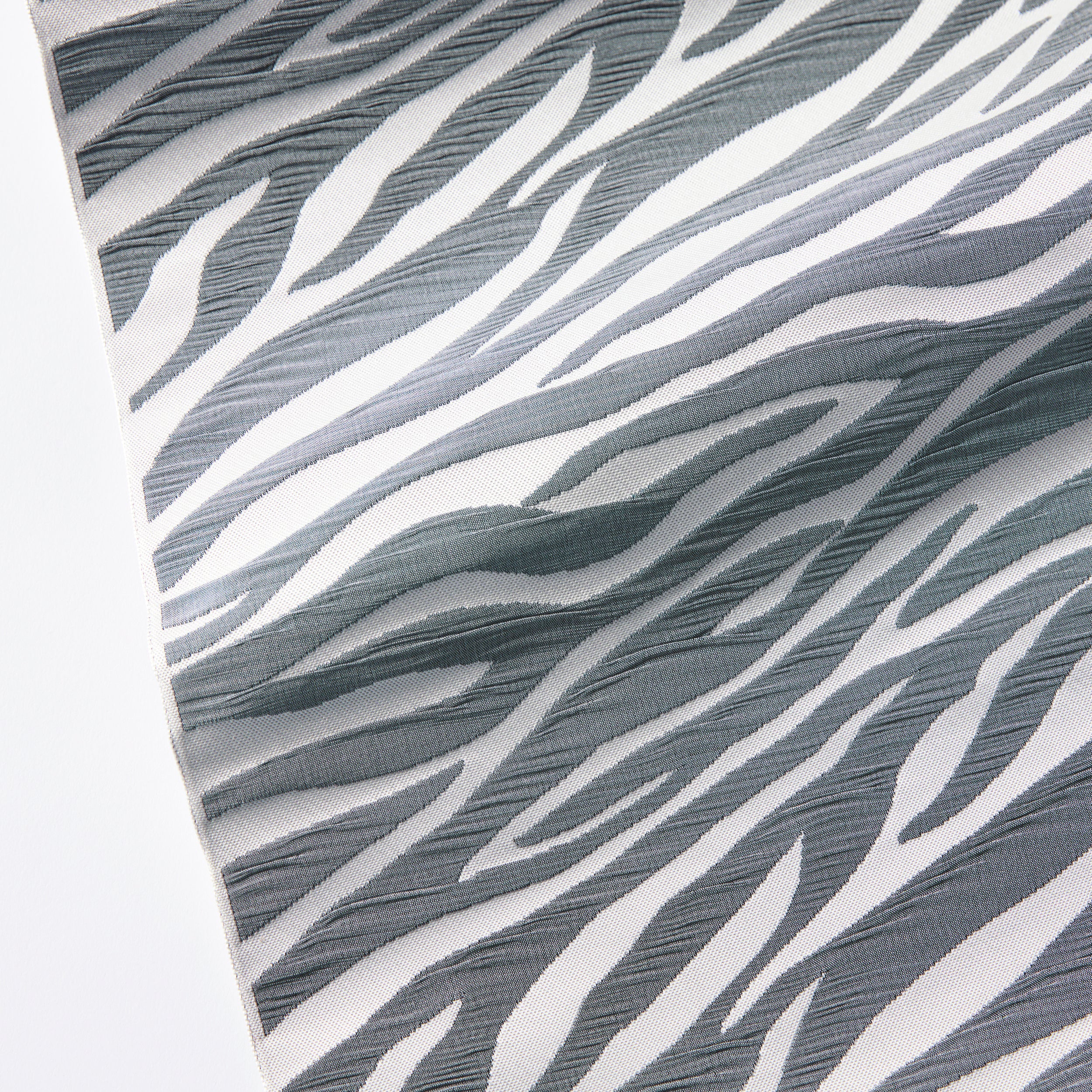 Matelasse Zebra White (Kuroki Orimono): Nagoya Obi | 8 Sun | Hakata Ori | Pure Silk (tailoring fee included)